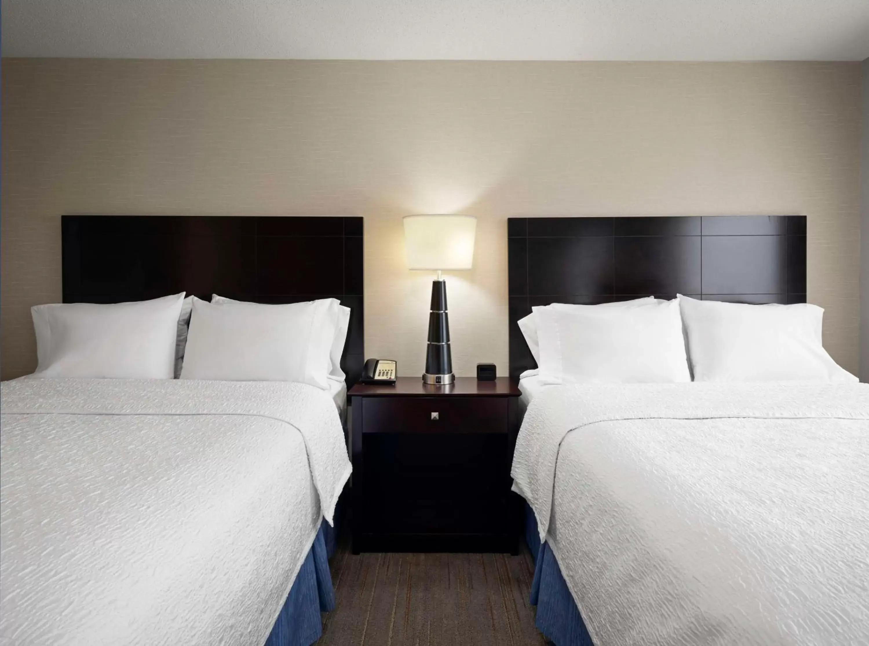 Bed in Hampton Inn & Suites Arundel Mills/Baltimore