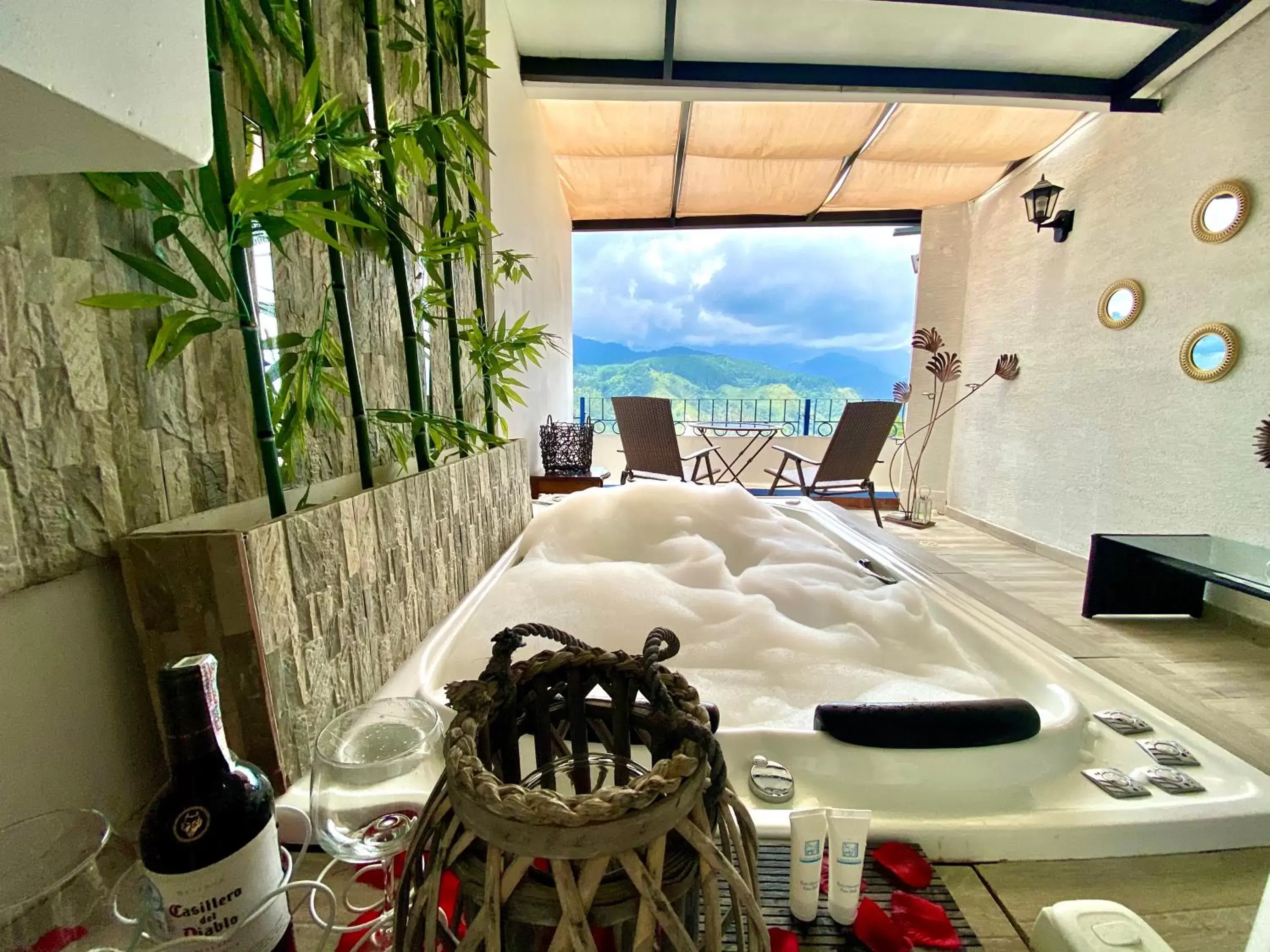 Photo of the whole room in Hotel El Mirador del Cocora