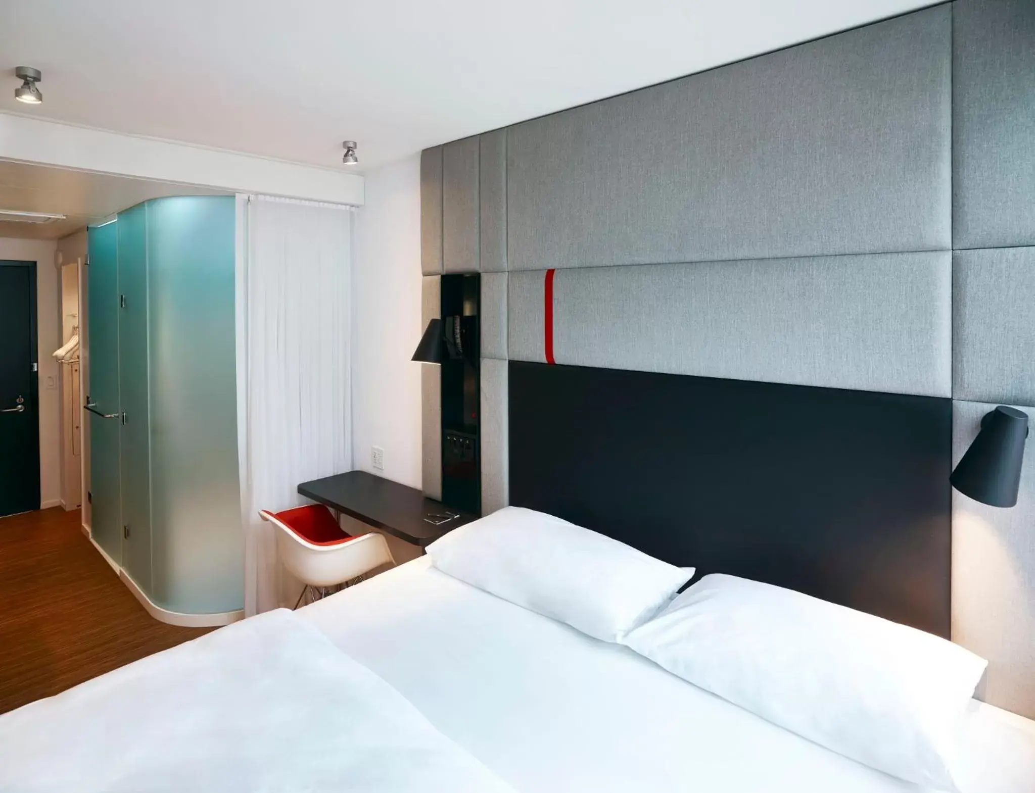 Photo of the whole room, Bunk Bed in citizenM Paris Opera