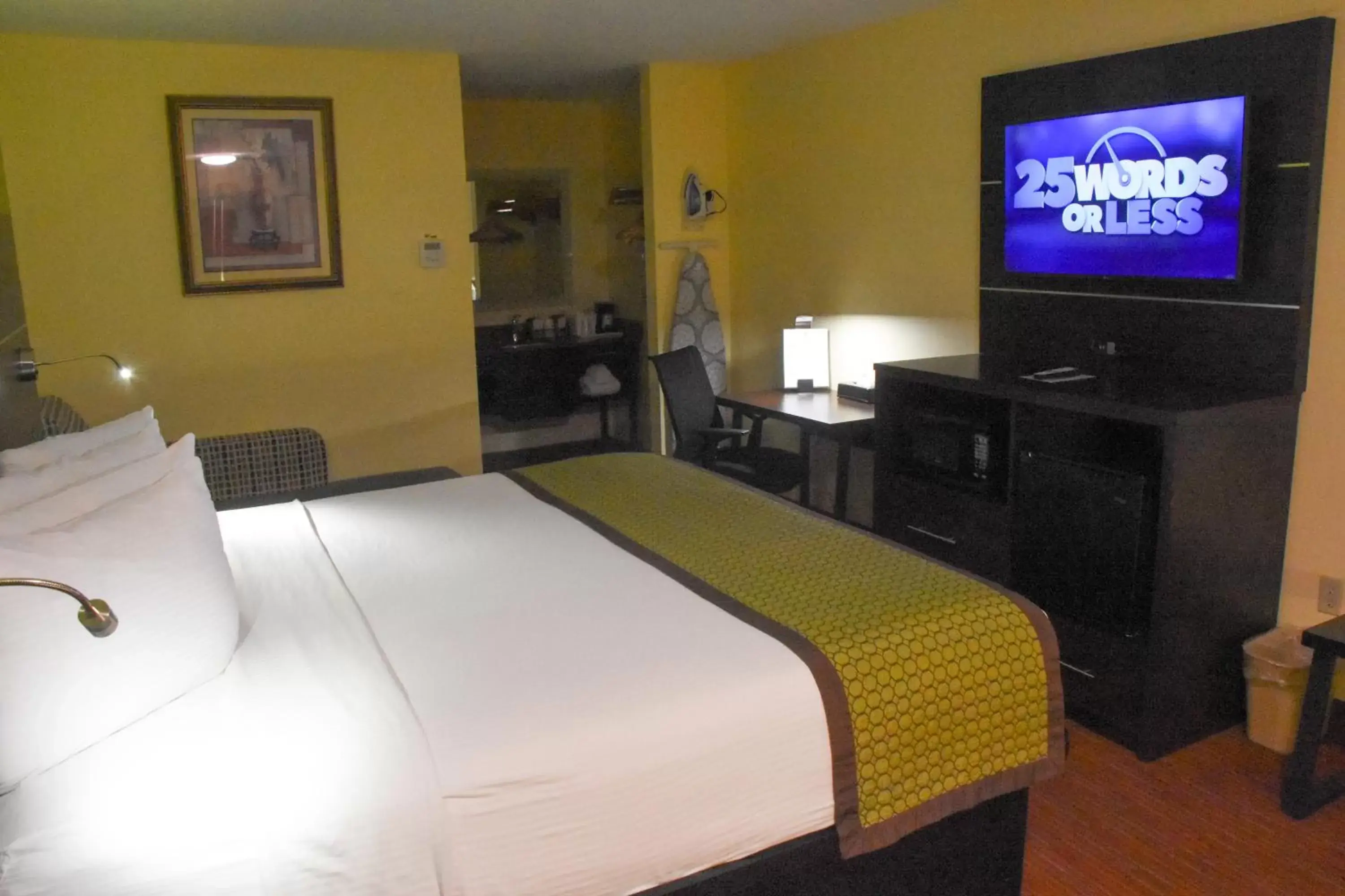 TV/Entertainment Center in SureStay Hotel by Best Western Manning