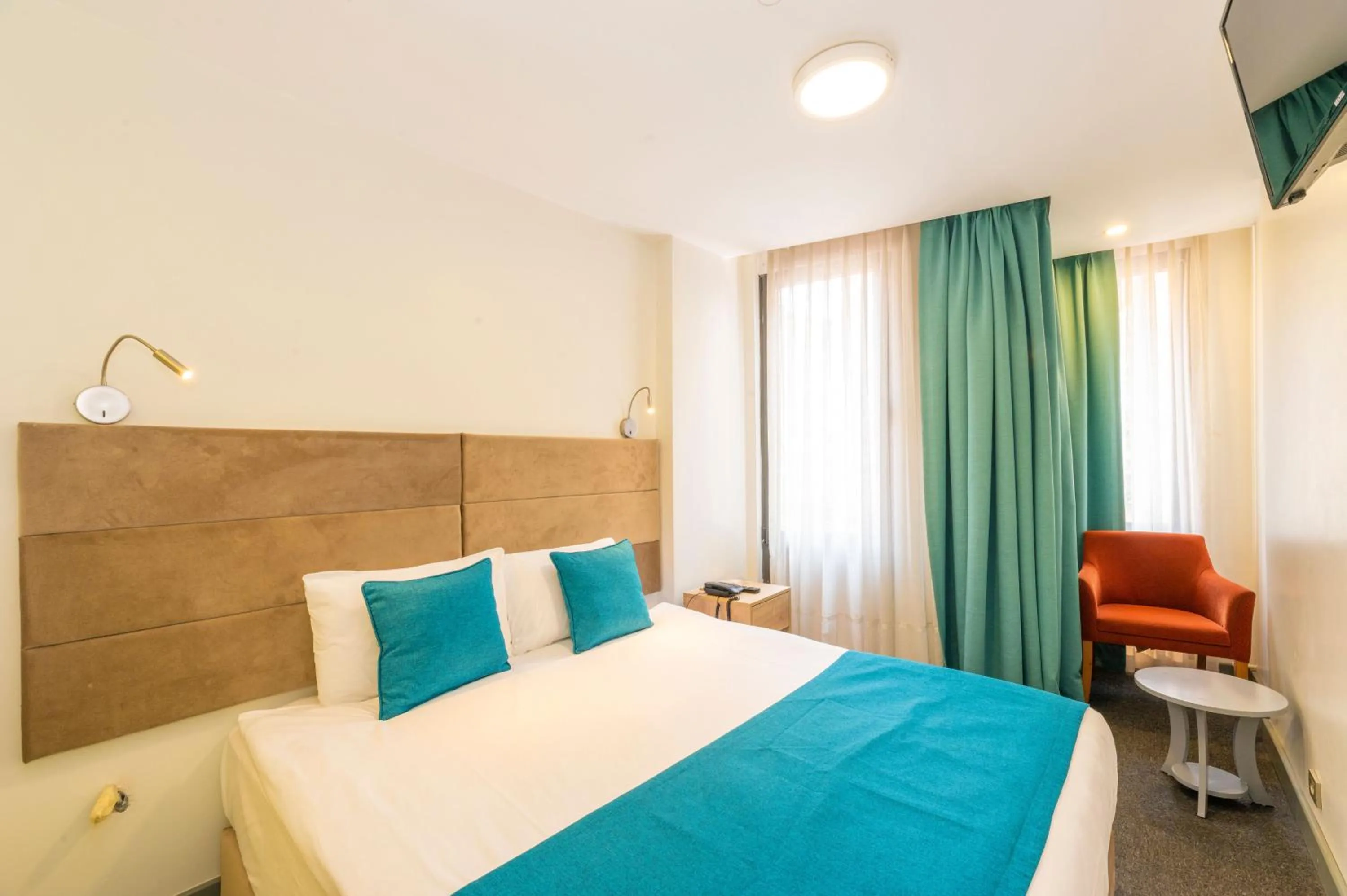 Bed in Taksim Hotel V Plus
