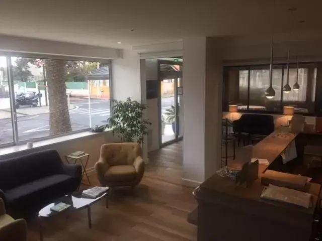 Lobby or reception, Seating Area in Le Galion Hotel et Restaurant Canet Plage - Logis