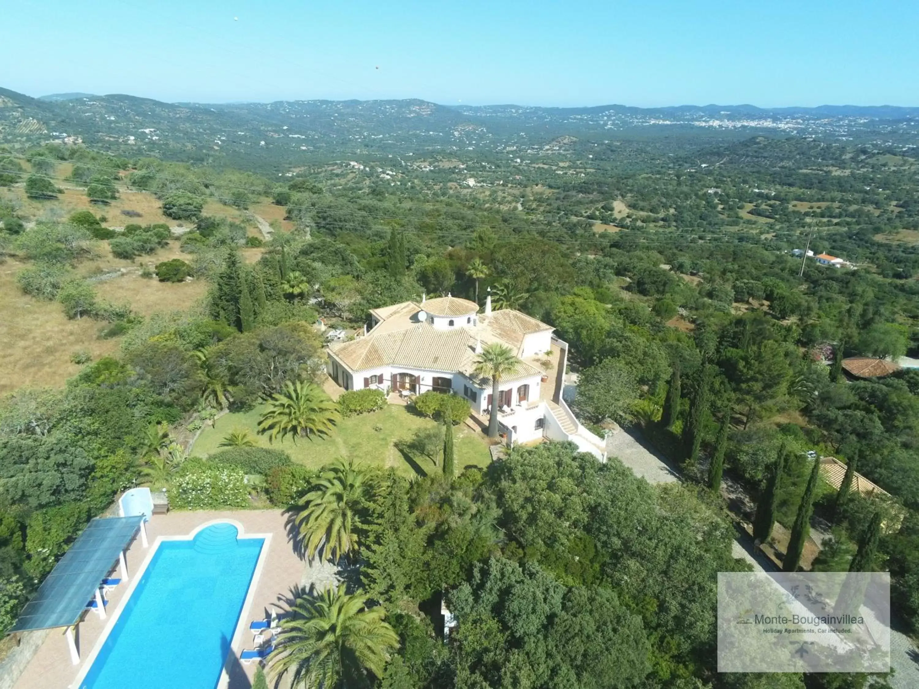 Bird's-eye View in Monte-Bougainvillea