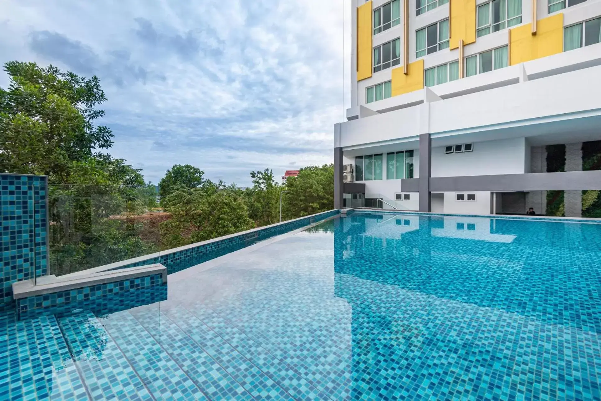 Swimming Pool in Ames Hotel