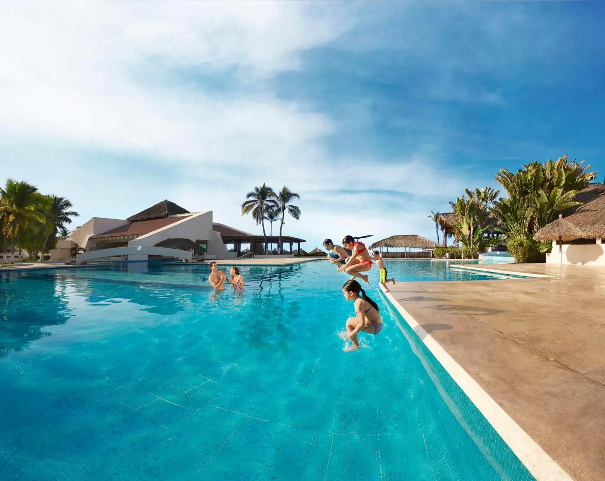 Swimming Pool in Park Royal Beach Ixtapa - All Inclusive
