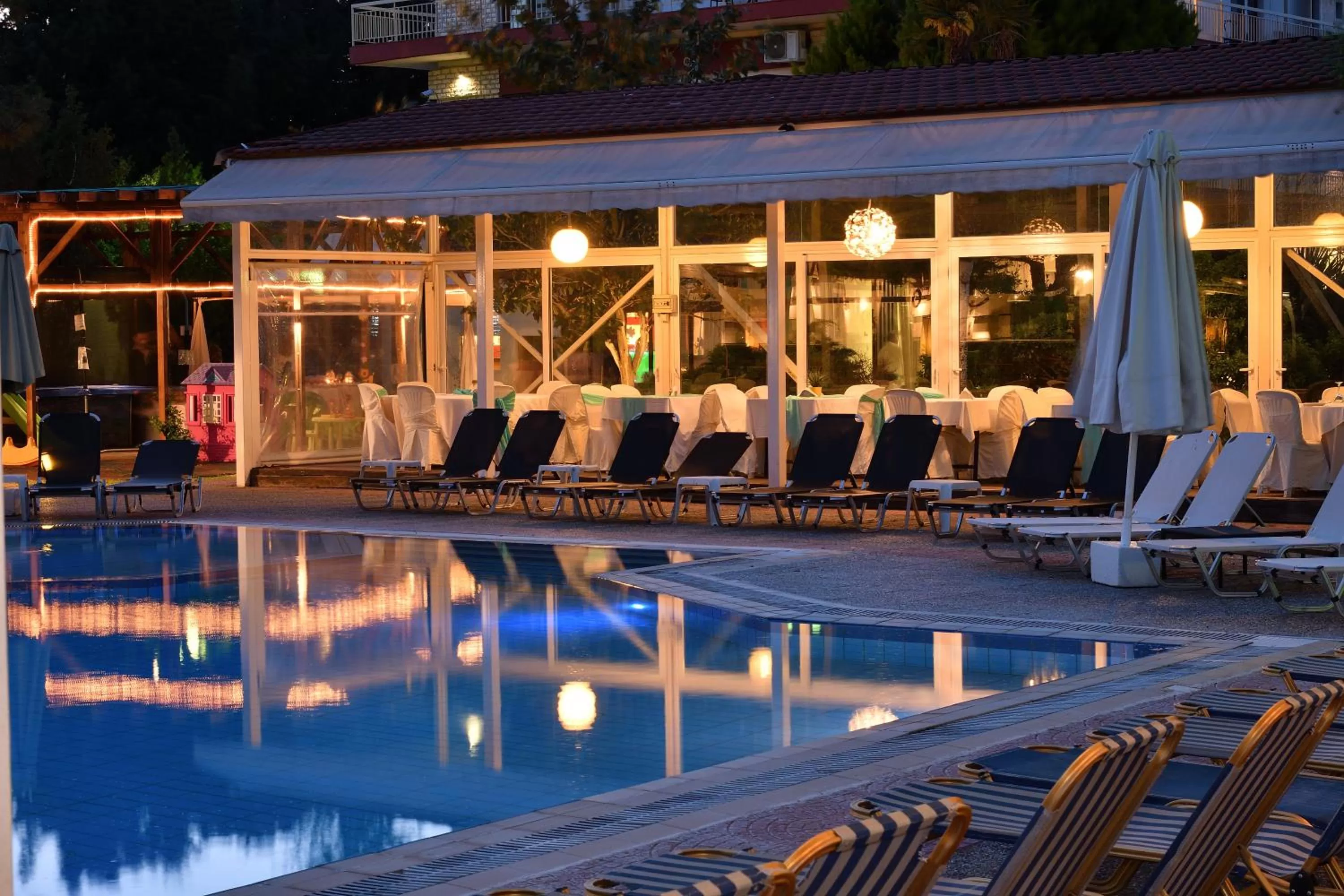 Restaurant/places to eat in Four Seasons Hotel