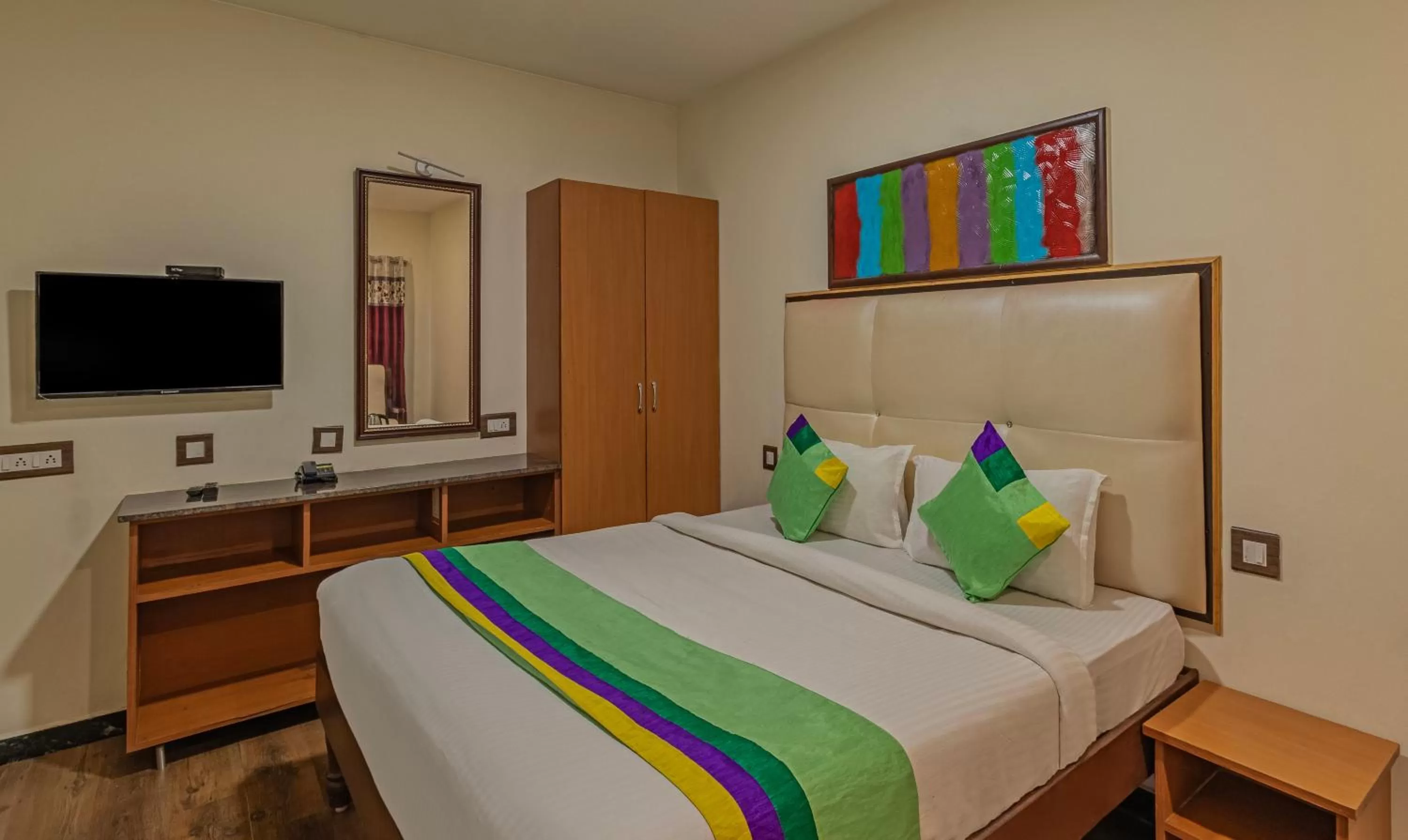 Bedroom, Bed in Treebo Kodai Kings Park, 650 M From Kodai Lake