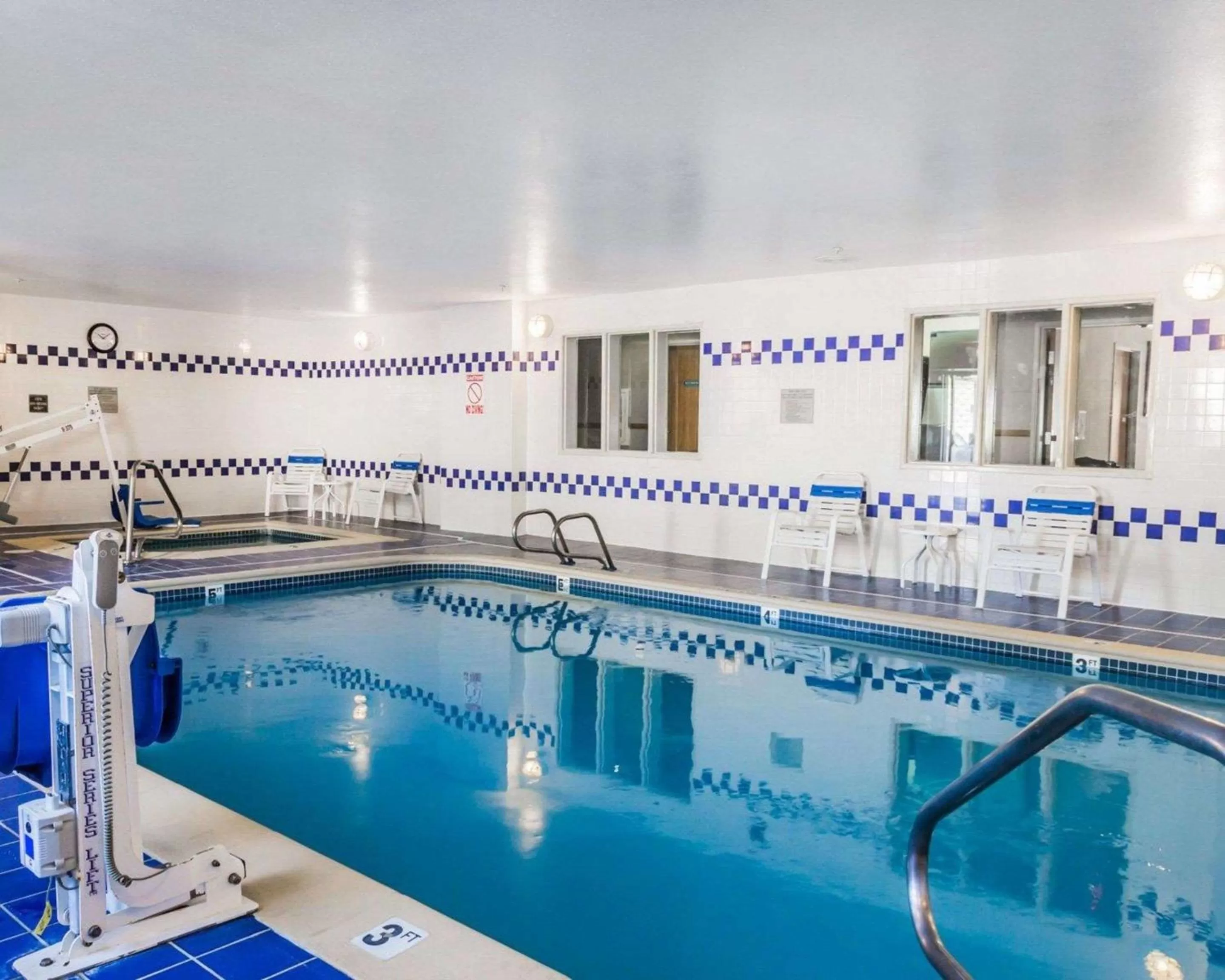Swimming pool in Quality Inn & Suites Golden - Denver West