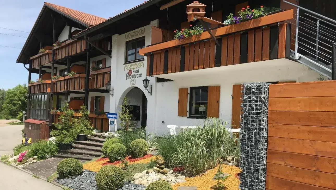 Facade/entrance, Property Building in Akzent Hotel Alpenrose