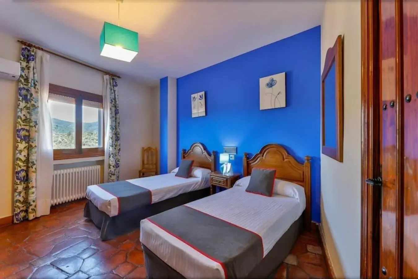 Twin Room with View in Hostal Alfonso XI Twin Room with View in Hostal Alfonso XI