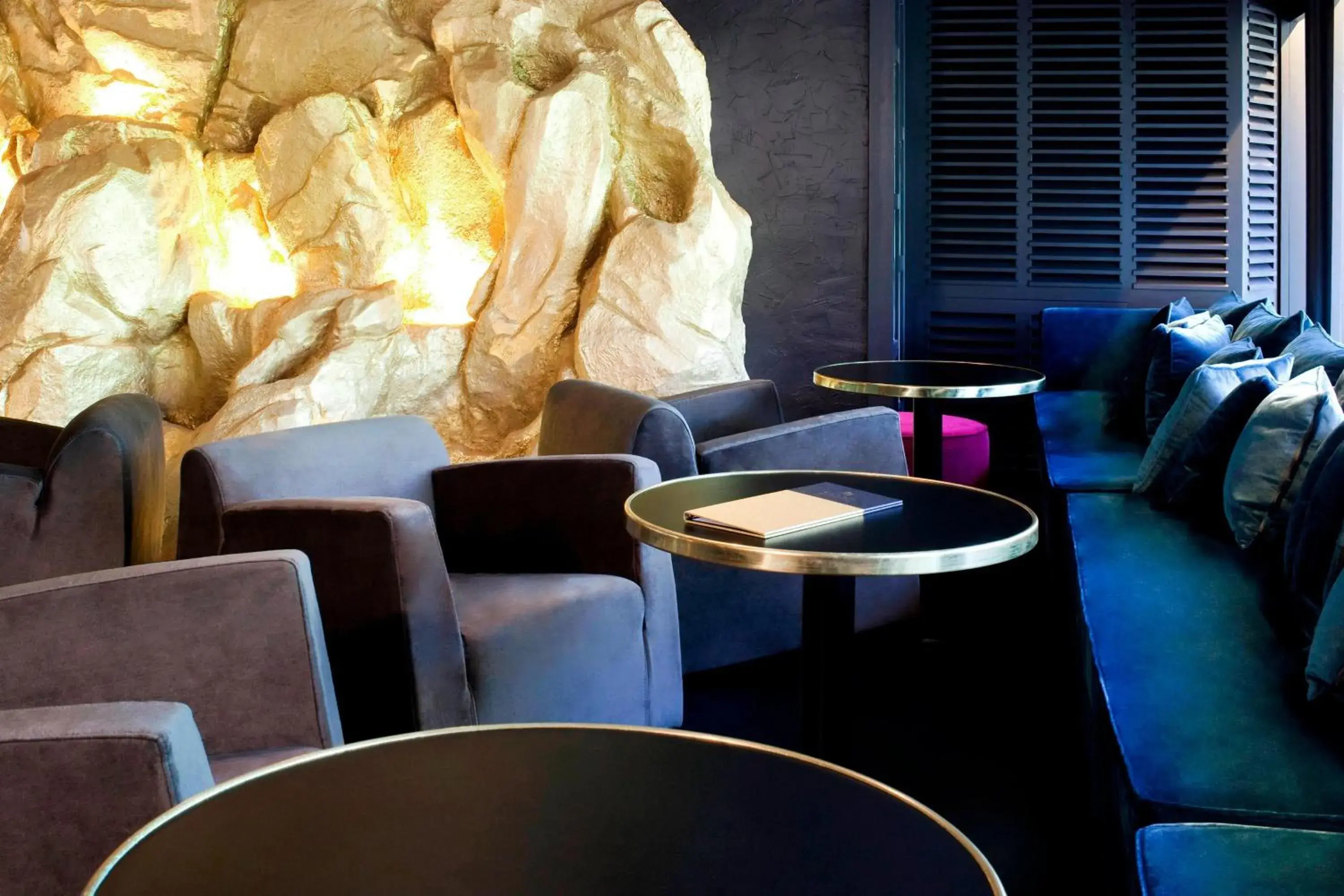 Lounge or bar in Lyon Marriott Hotel Cité Internationale