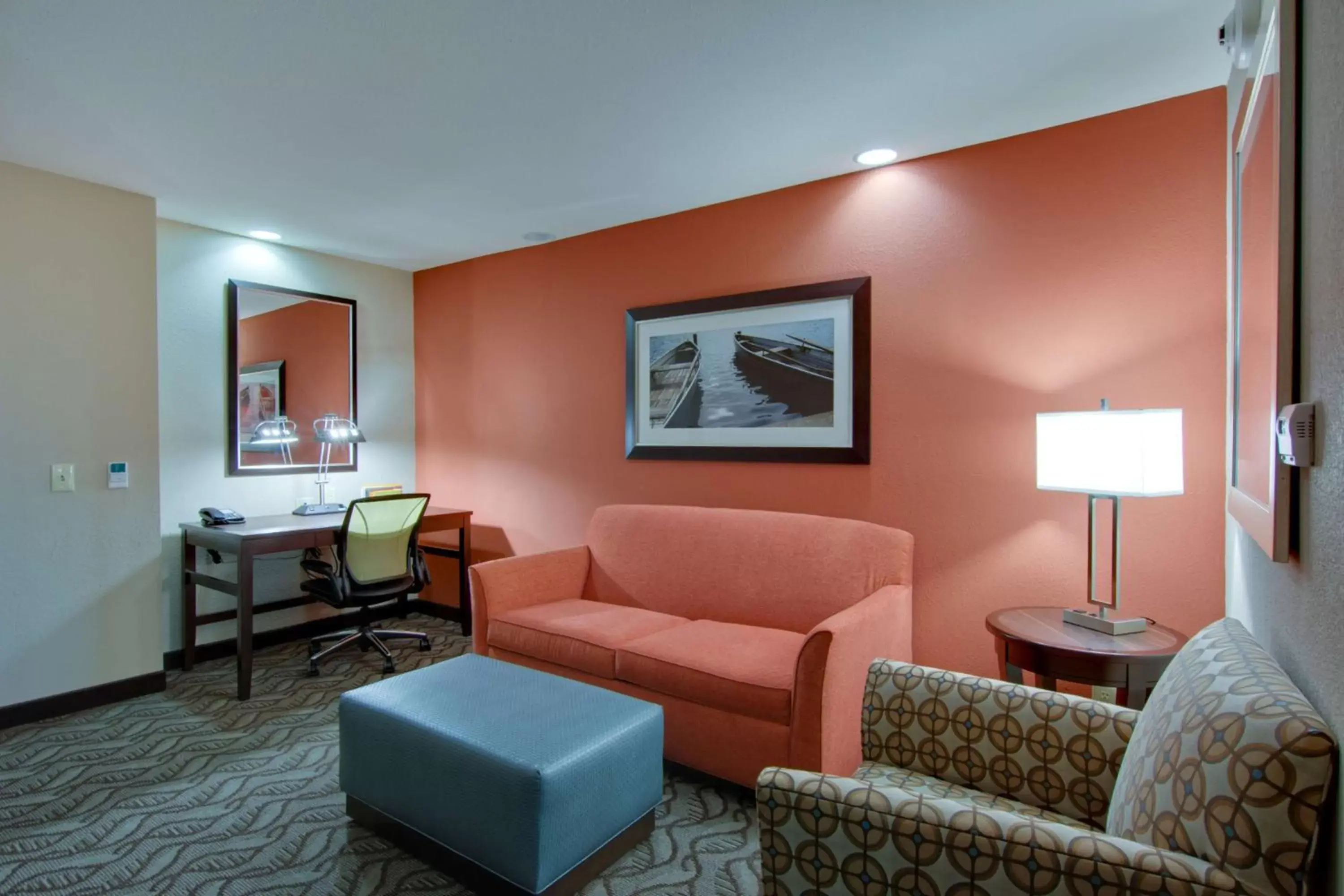 Bedroom, Seating Area in Hilton Garden Inn Benton Harbor