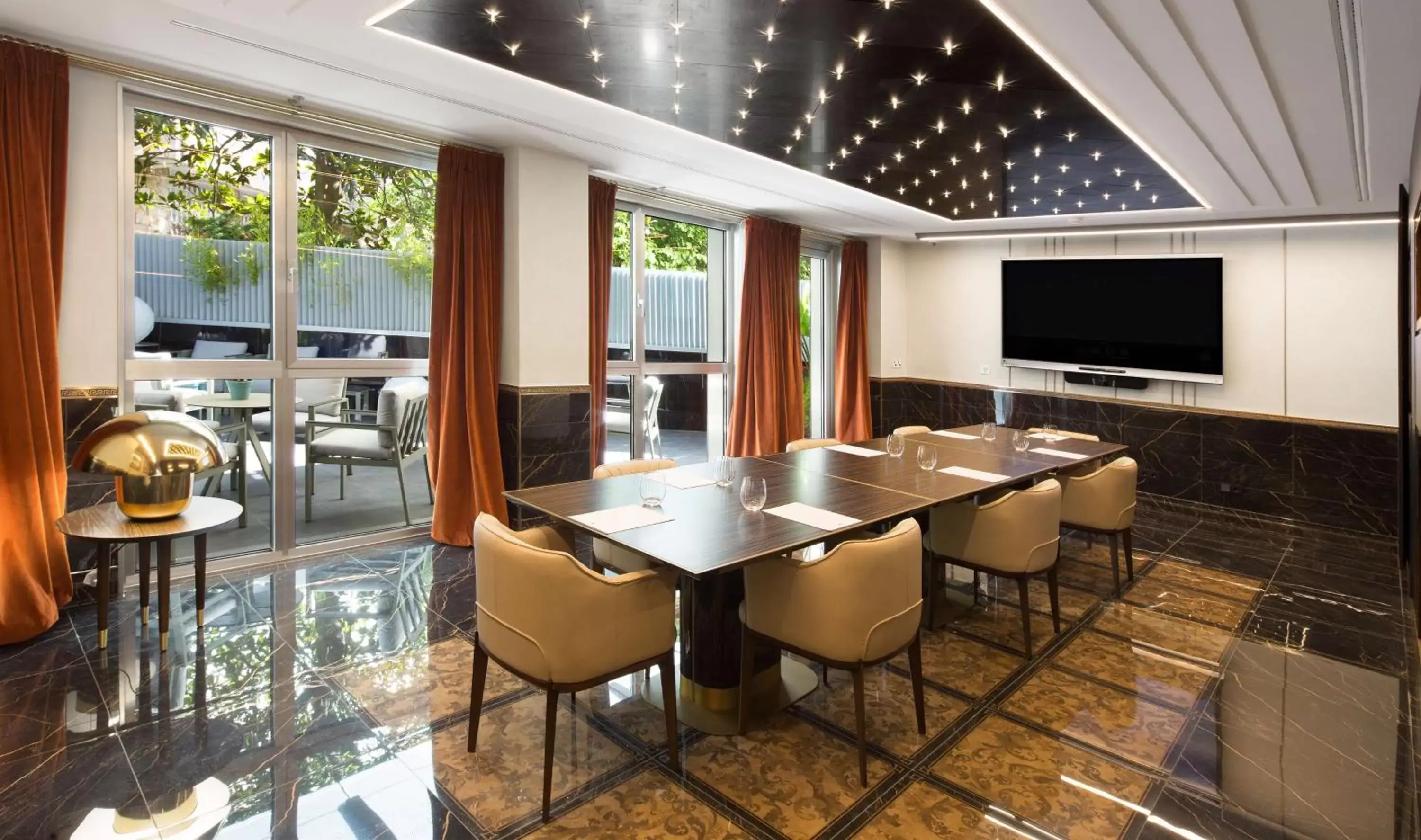 Dining area in DoubleTree By Hilton A Coruña