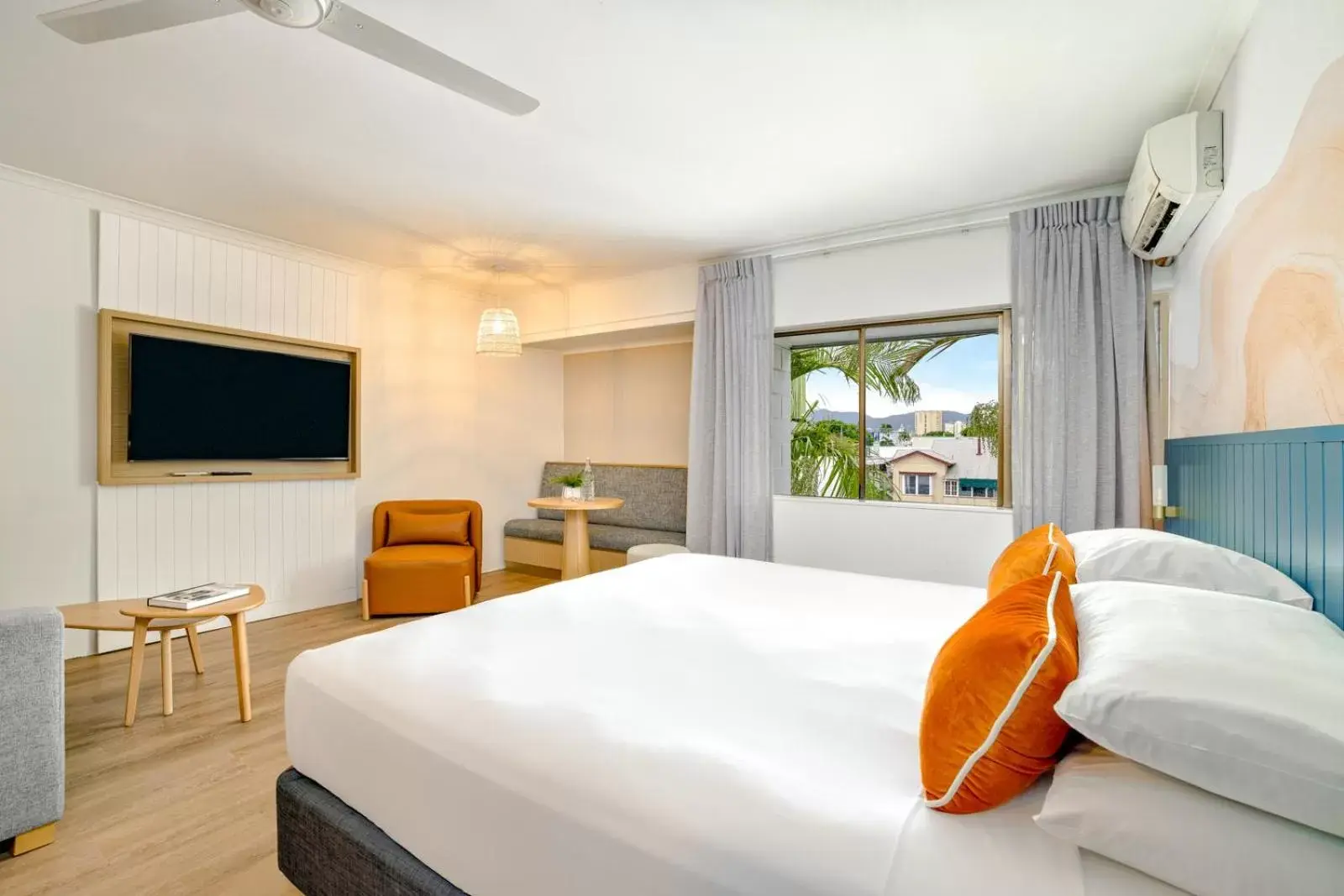 Bed in Mercure Cairns