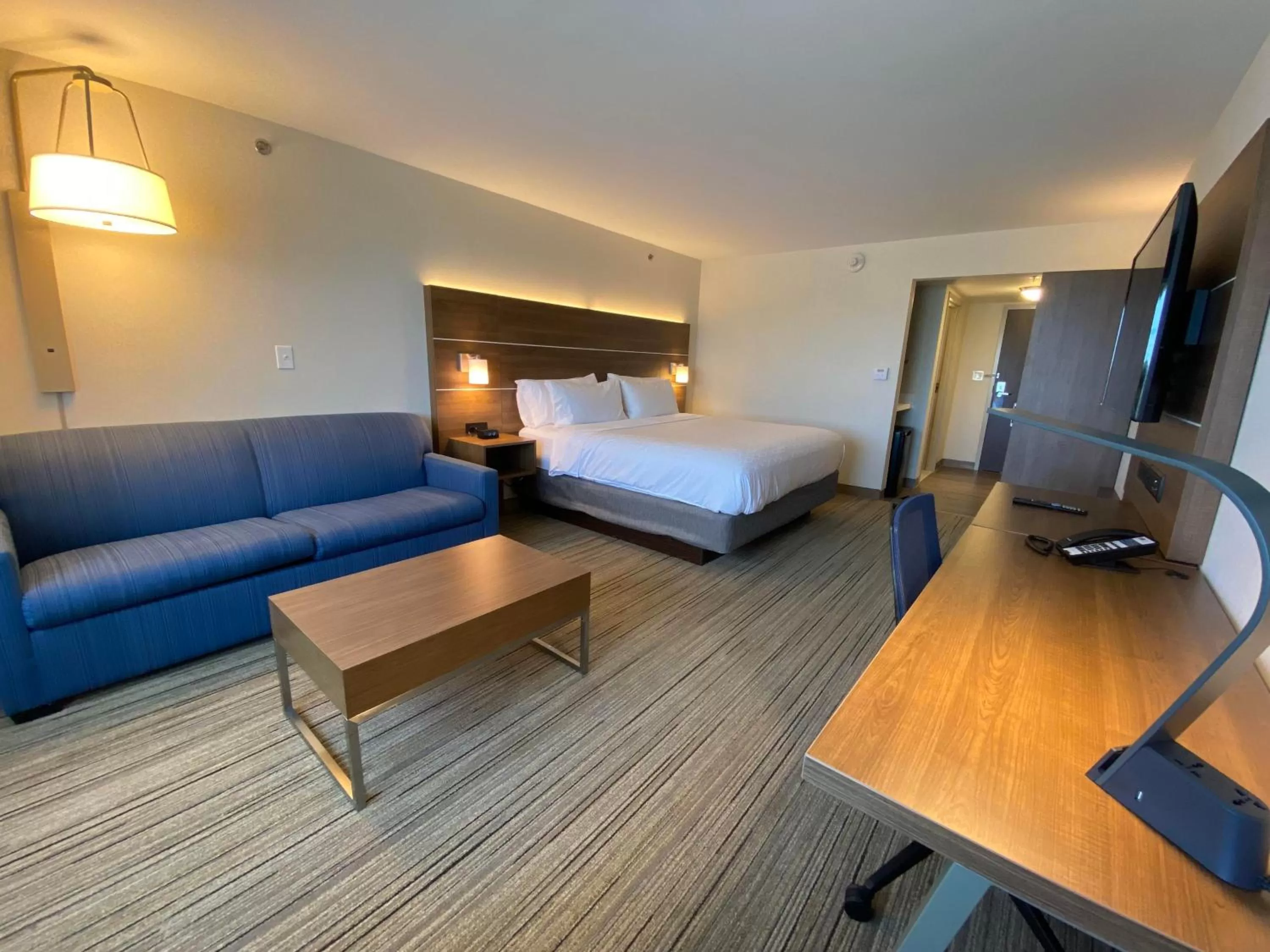 Photo of the whole room, Bed in Holiday Inn Express Boston by IHG