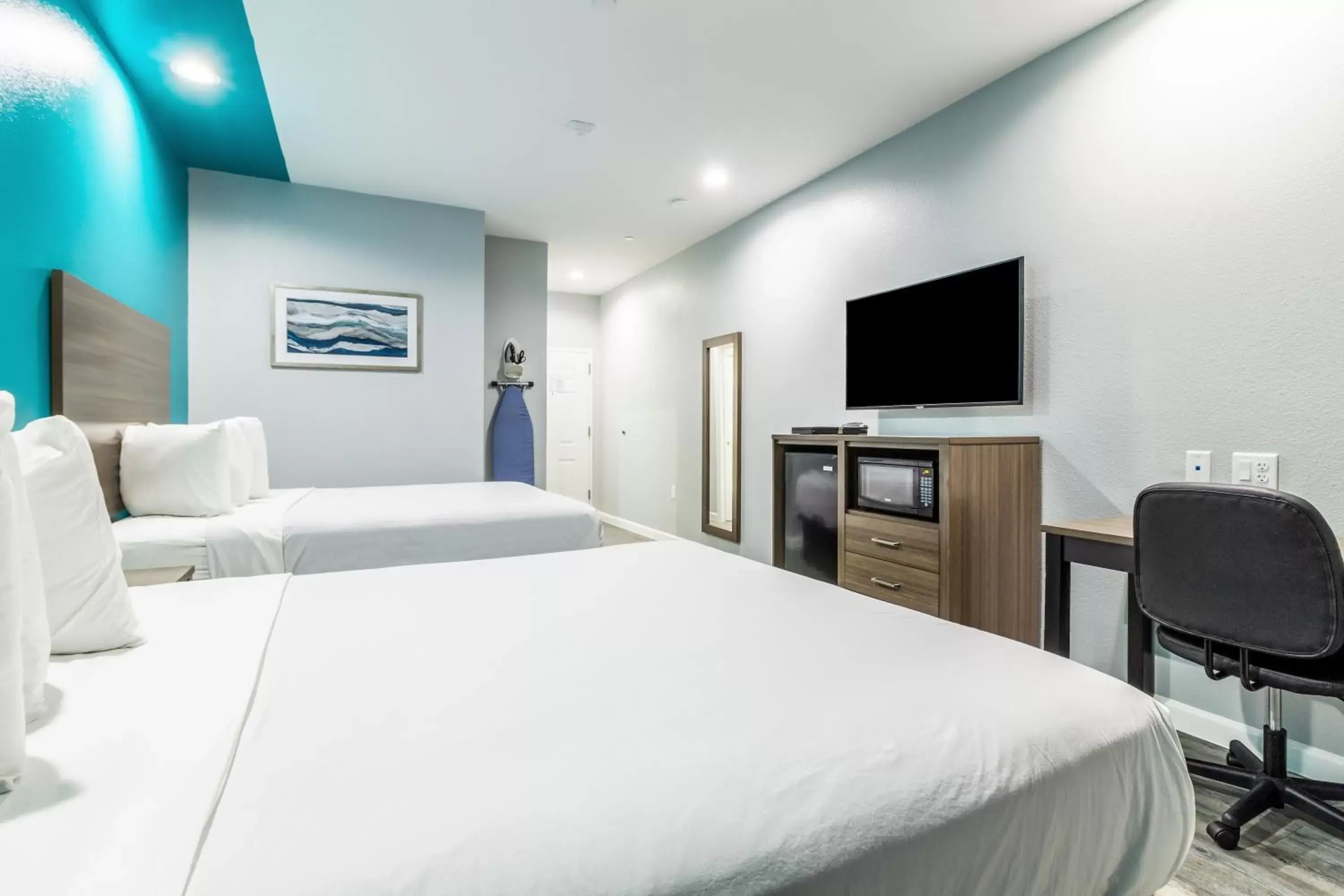 Bed in Americas Best Value Inn & Suites Kingwood IAH Airport