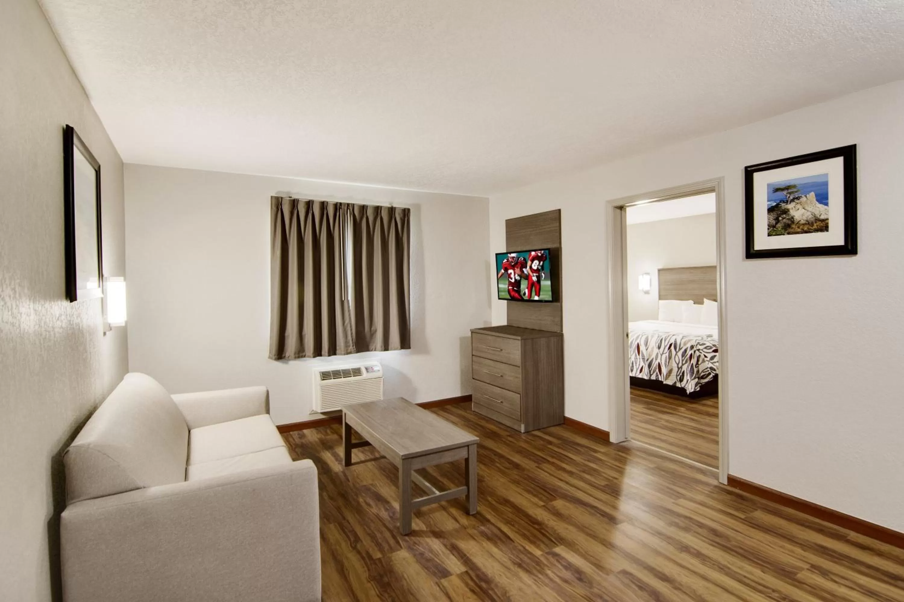 Photo of the whole room, Bed in Red Roof Inn & Suites Pensacola-NAS Corry