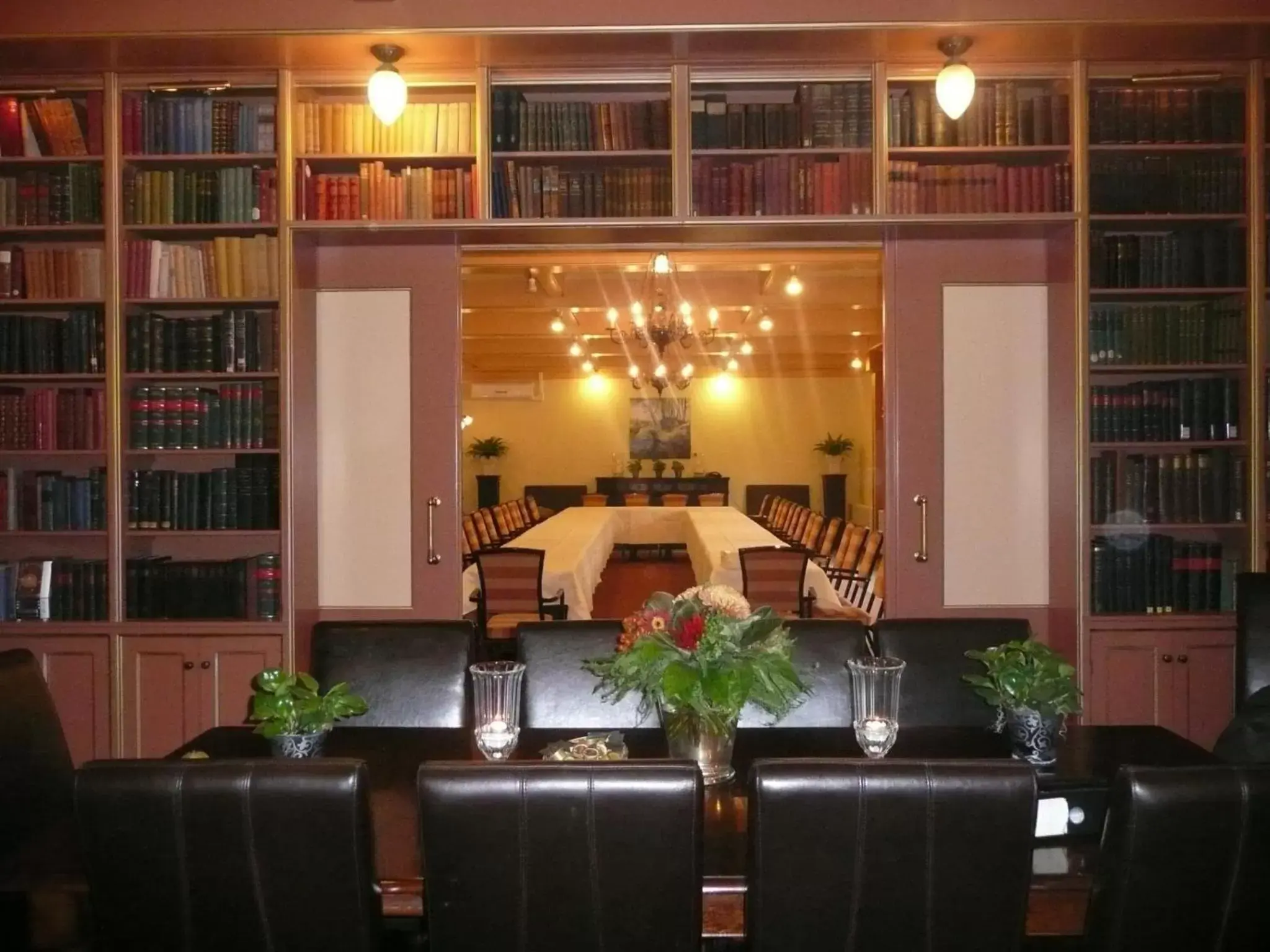 Library in Hajé Hotel Joure