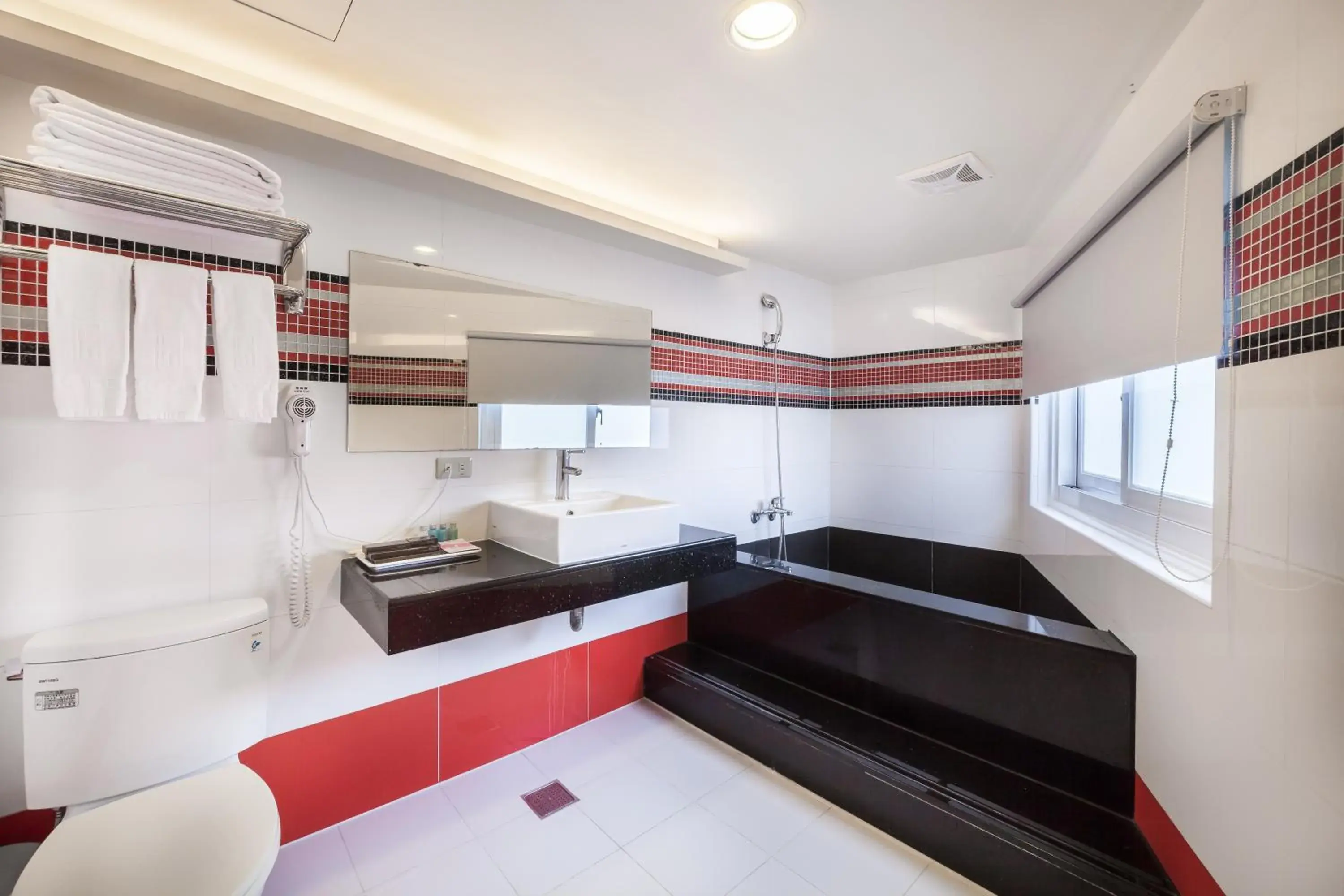 Bathroom, Kitchen/Kitchenette in Ferrary Hotel
