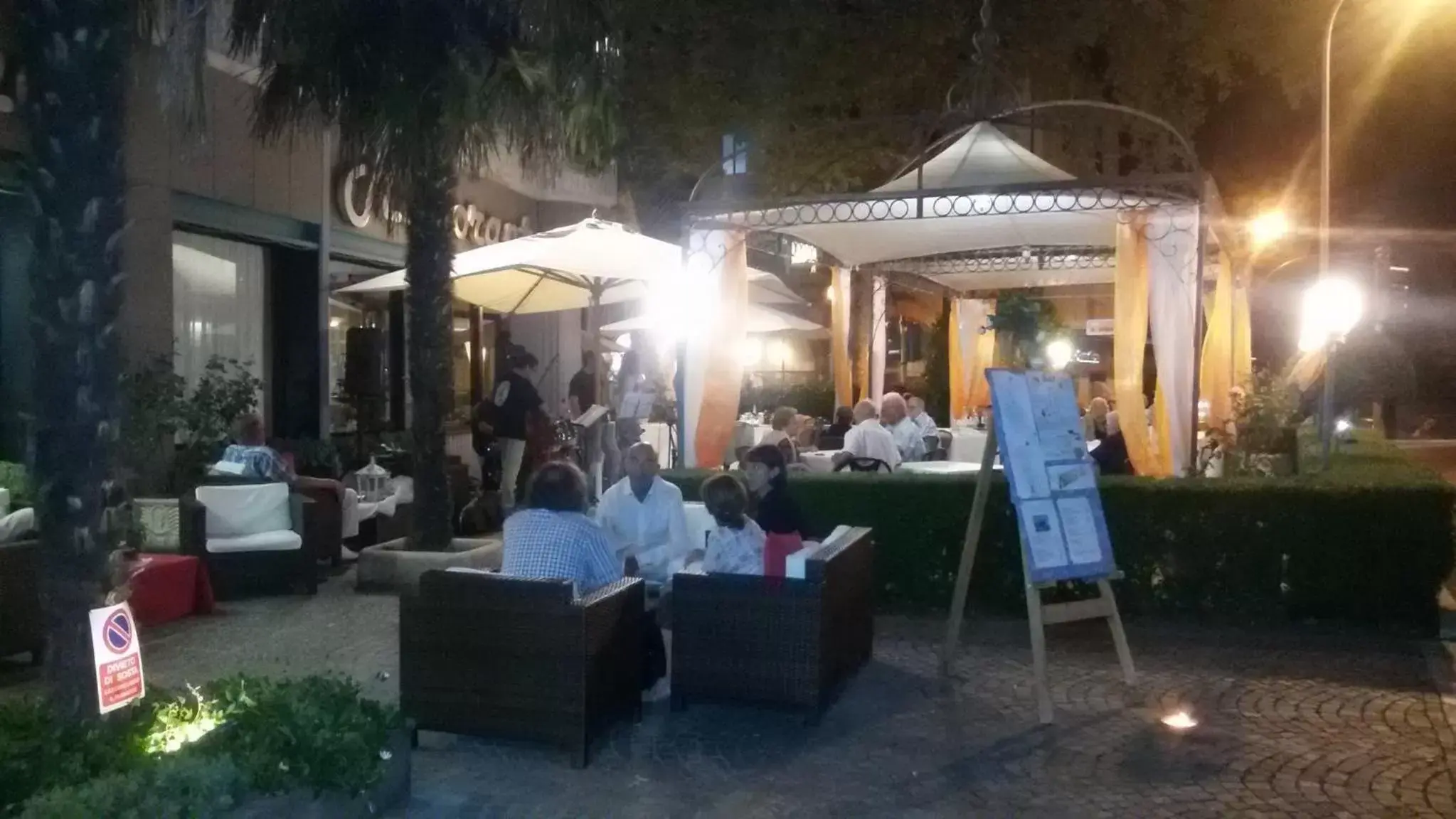 Patio, Restaurant/Places to Eat in Platani Hotel