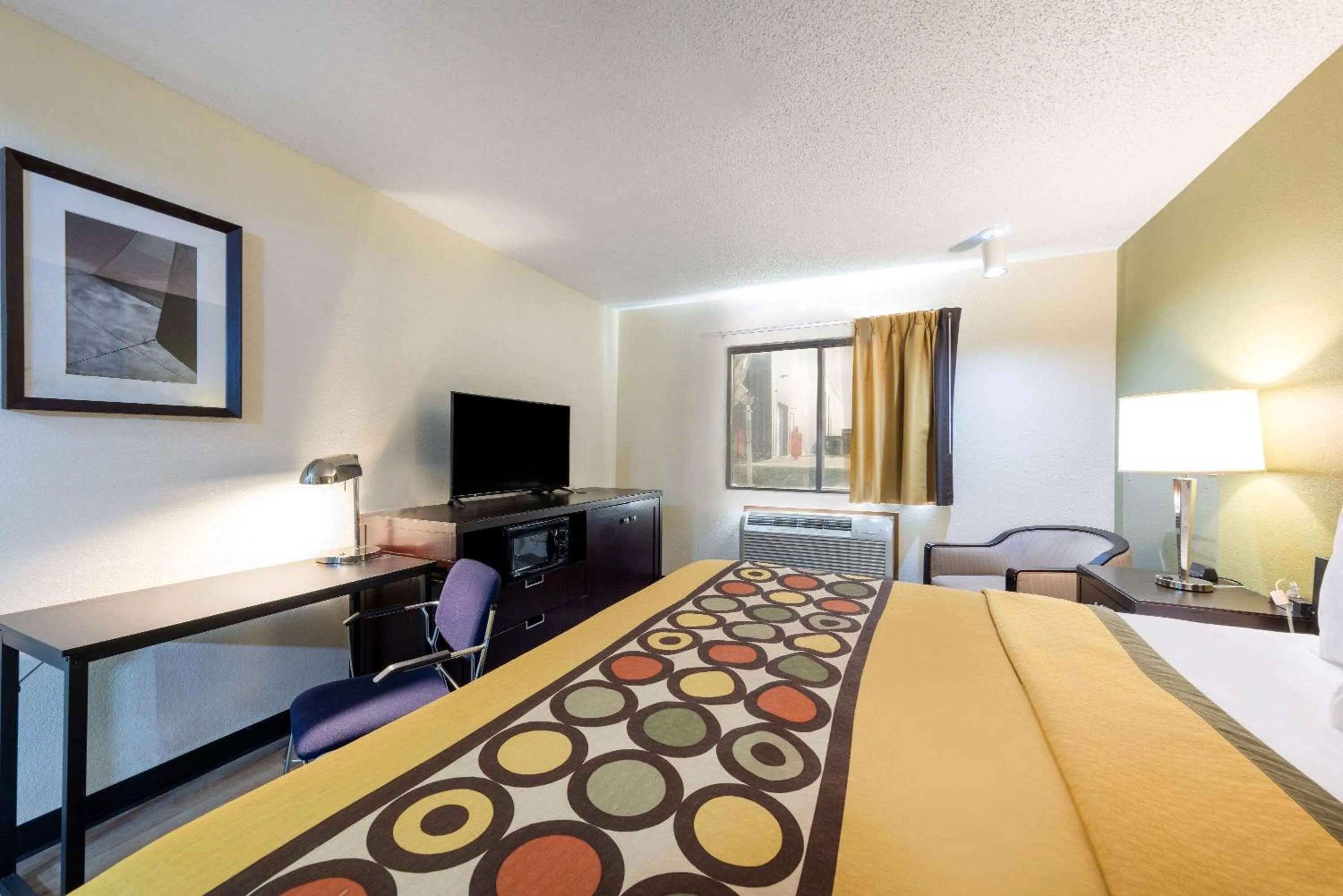 Photo of the whole room, Bed in Super 8 by Wyndham El Dorado