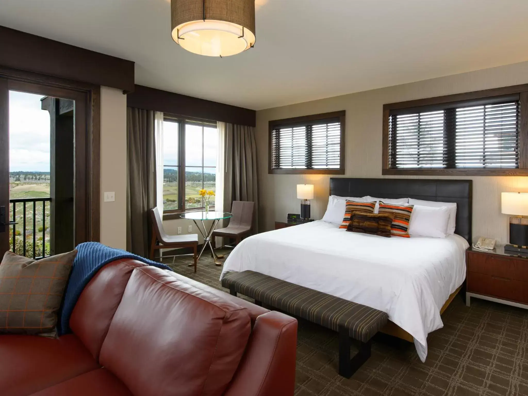 Deluxe Corner King Room with Golf View in Tetherow Hotel Deluxe Corner King Room with Golf View in Tetherow Hotel