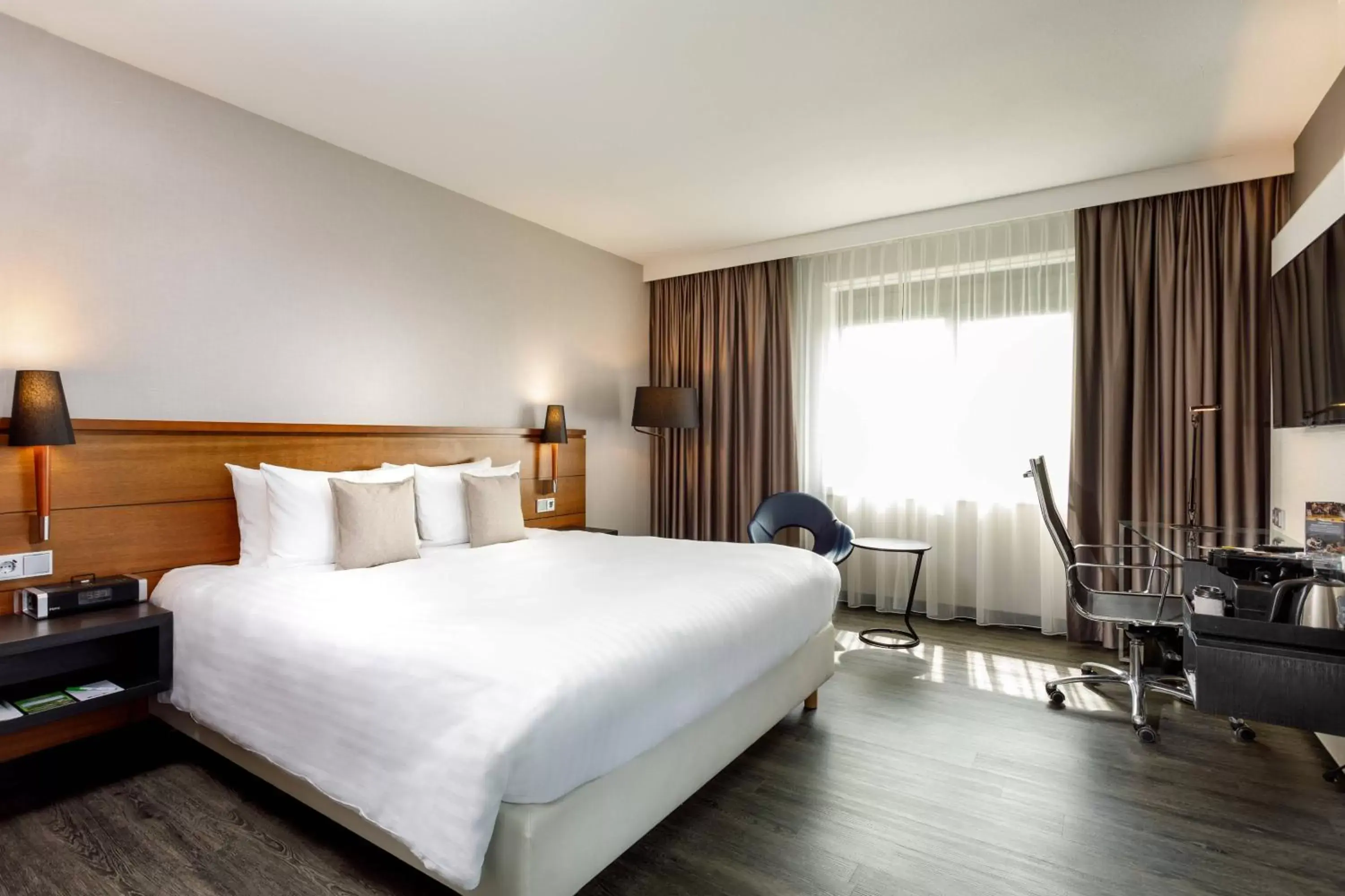 Photo of the whole room, Bed in Courtyard by Marriott Amsterdam Airport