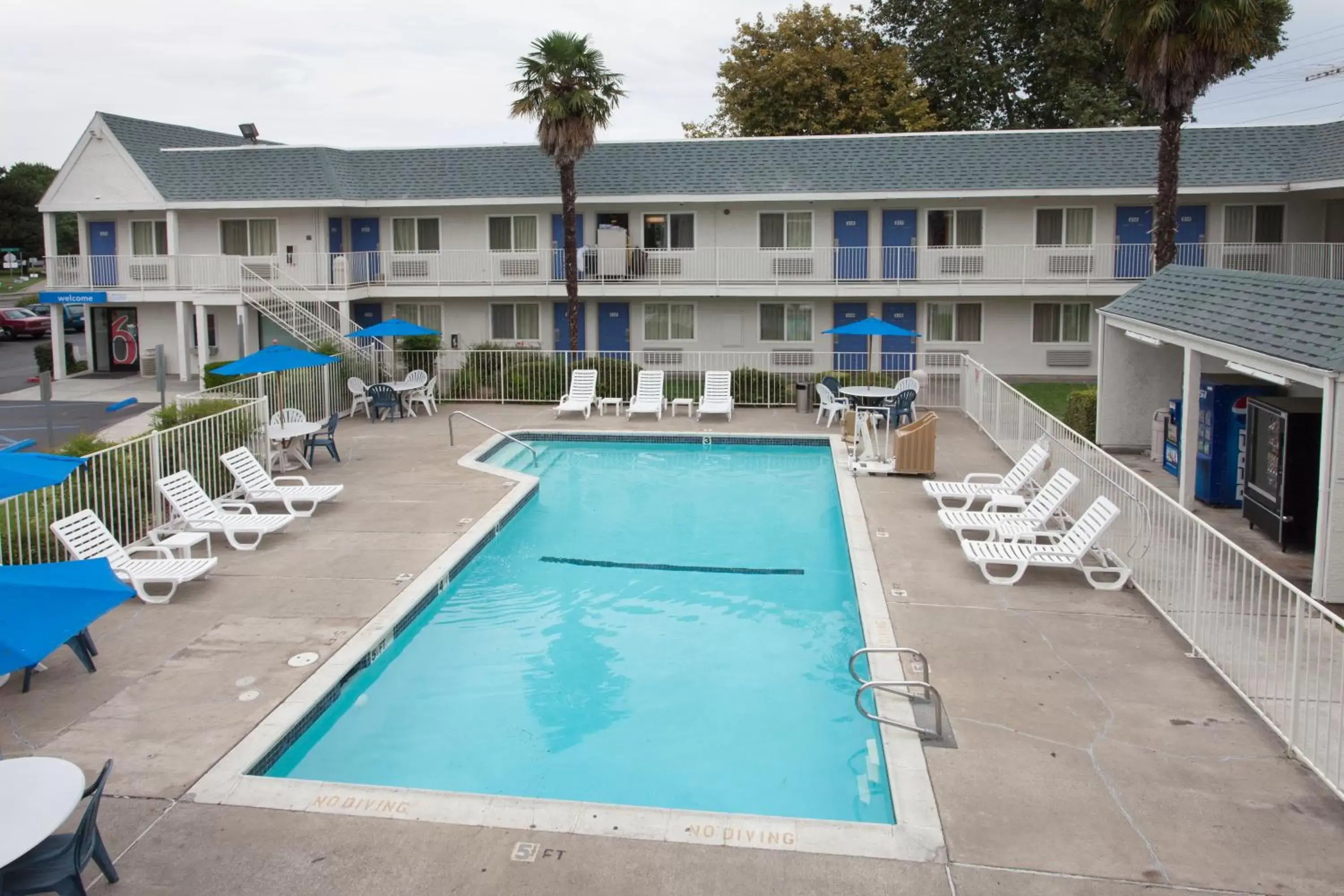 Swimming pool in Motel 6-Sacramento, CA - Central Swimming pool in Motel 6-Sacramento, CA - Central
