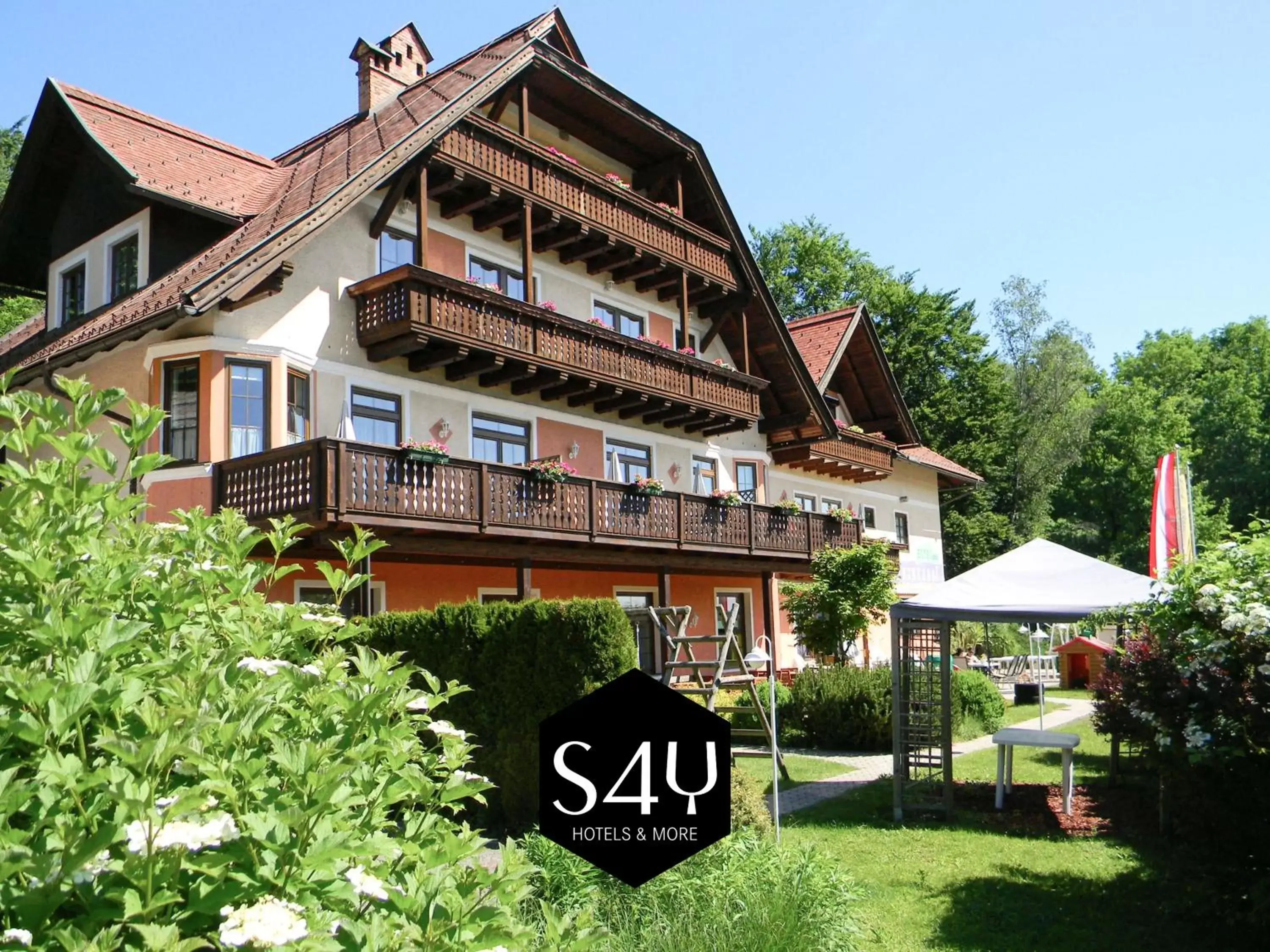 Property Building in Hotel Kärntnerhof Velden by S4Y