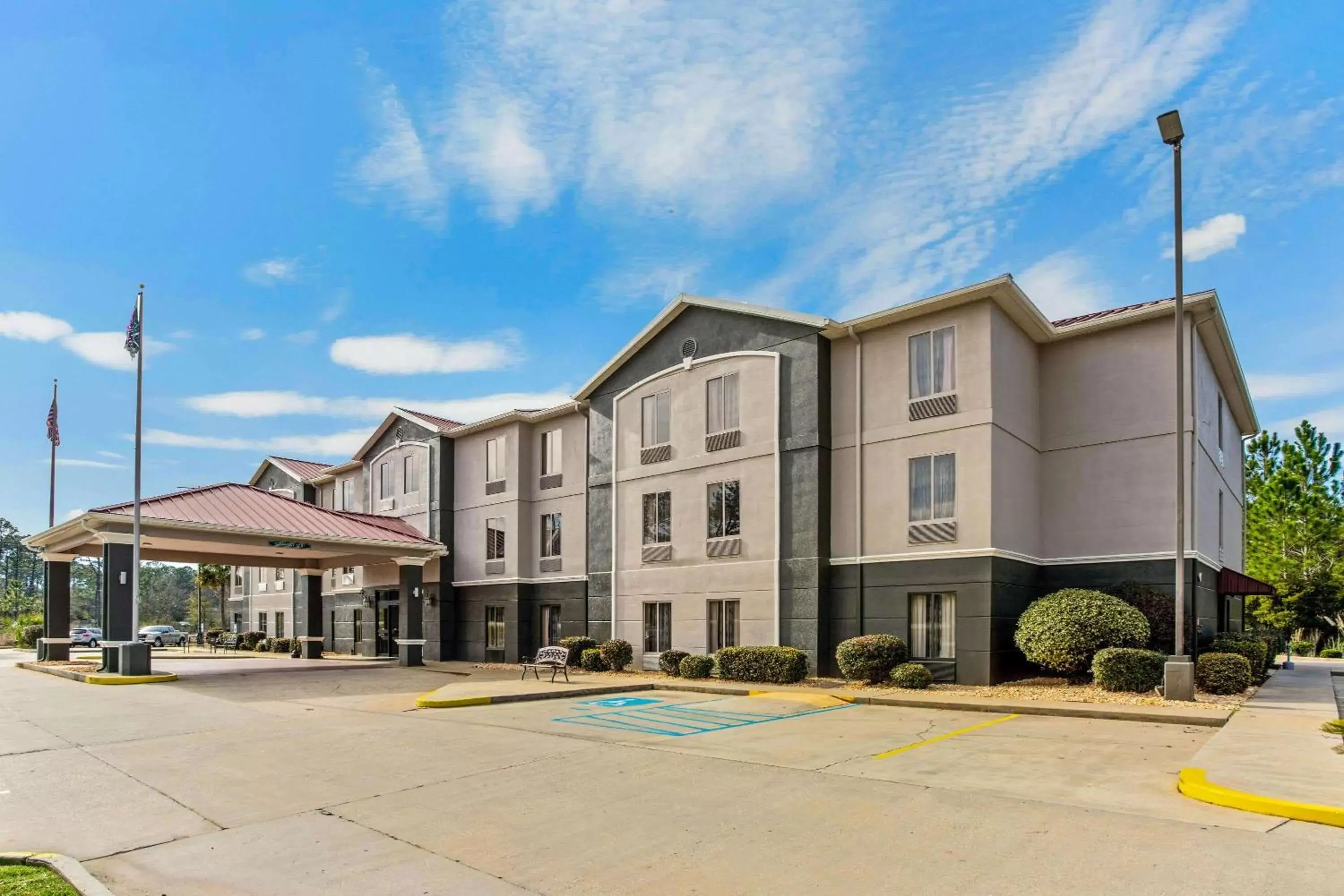 Property Building in La Quinta Inn by Wyndham Moss Point - Pascagoula