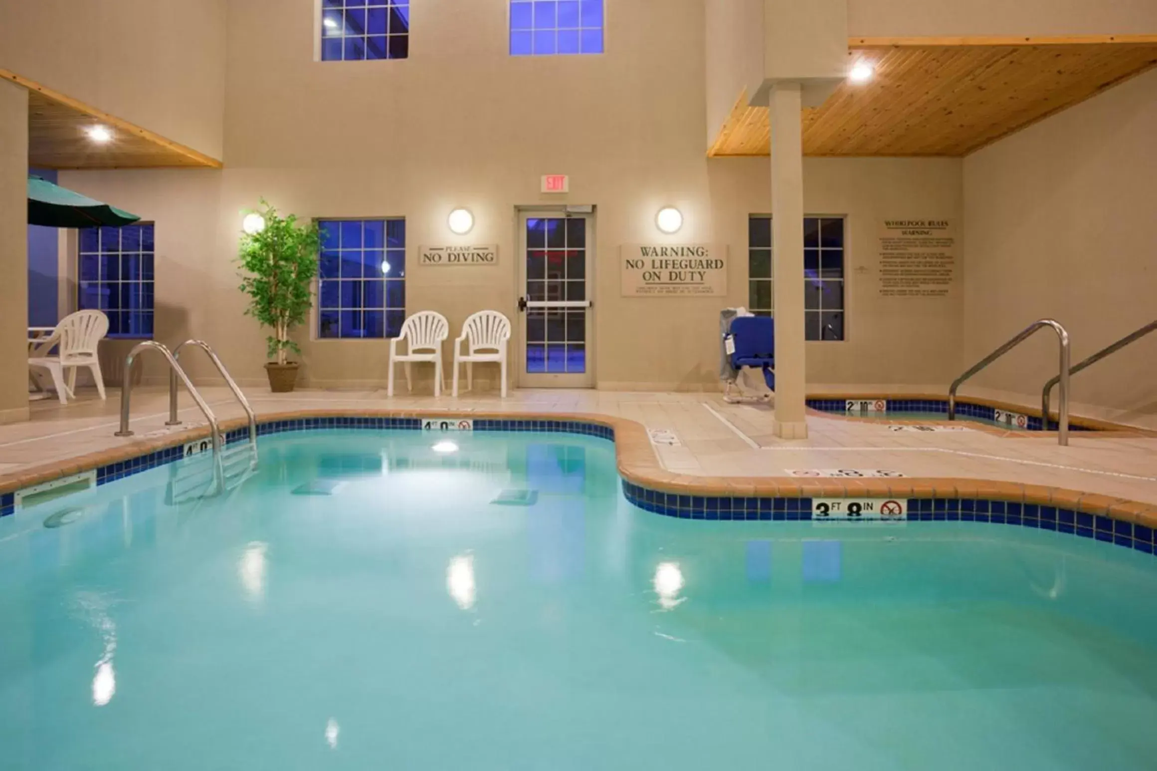 Swimming Pool in GrandStay Hotel & Suites La Crosse