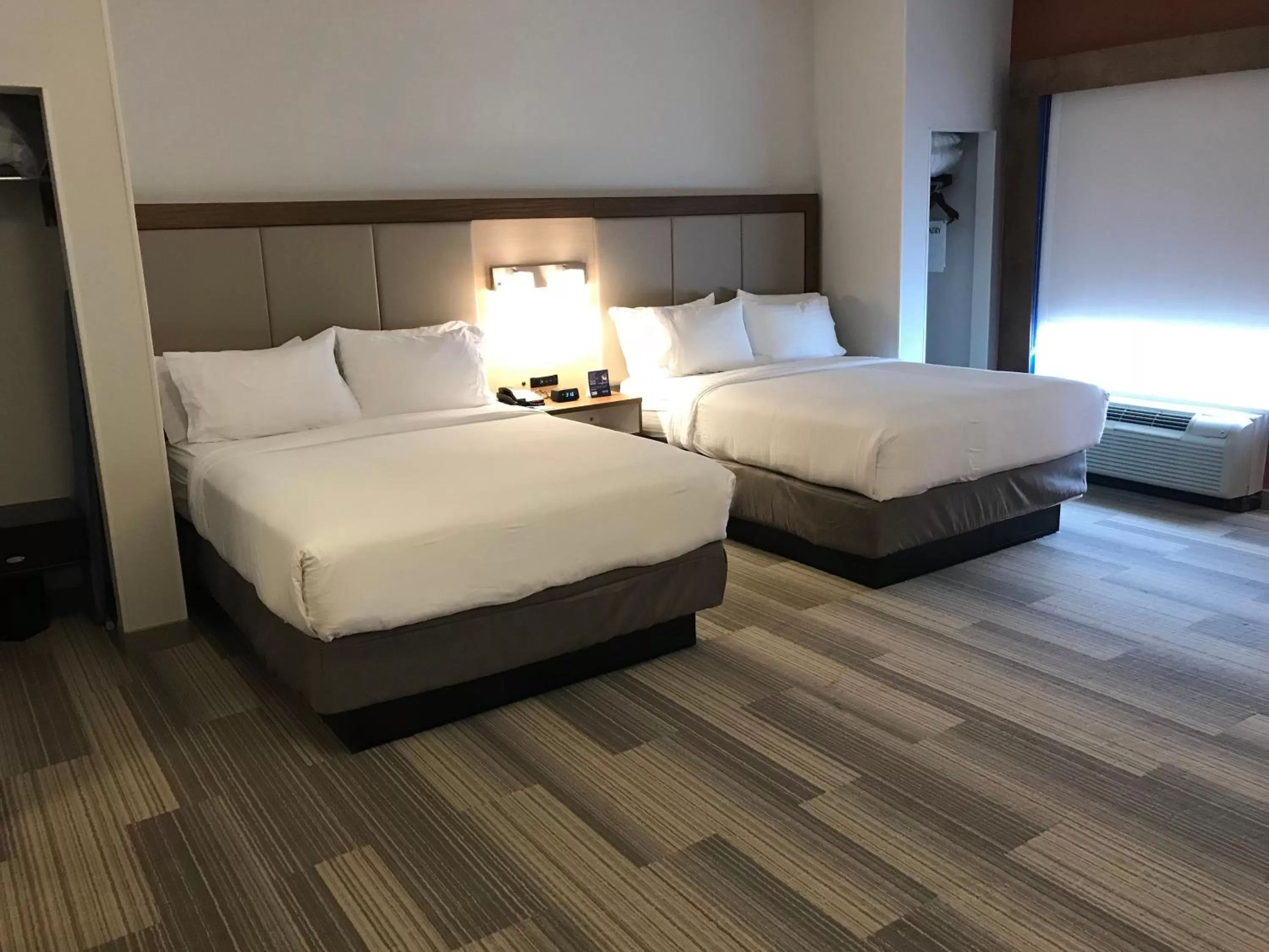 Photo of the whole room, Bed in Holiday Inn Express Orlando - South Davenport by IHG