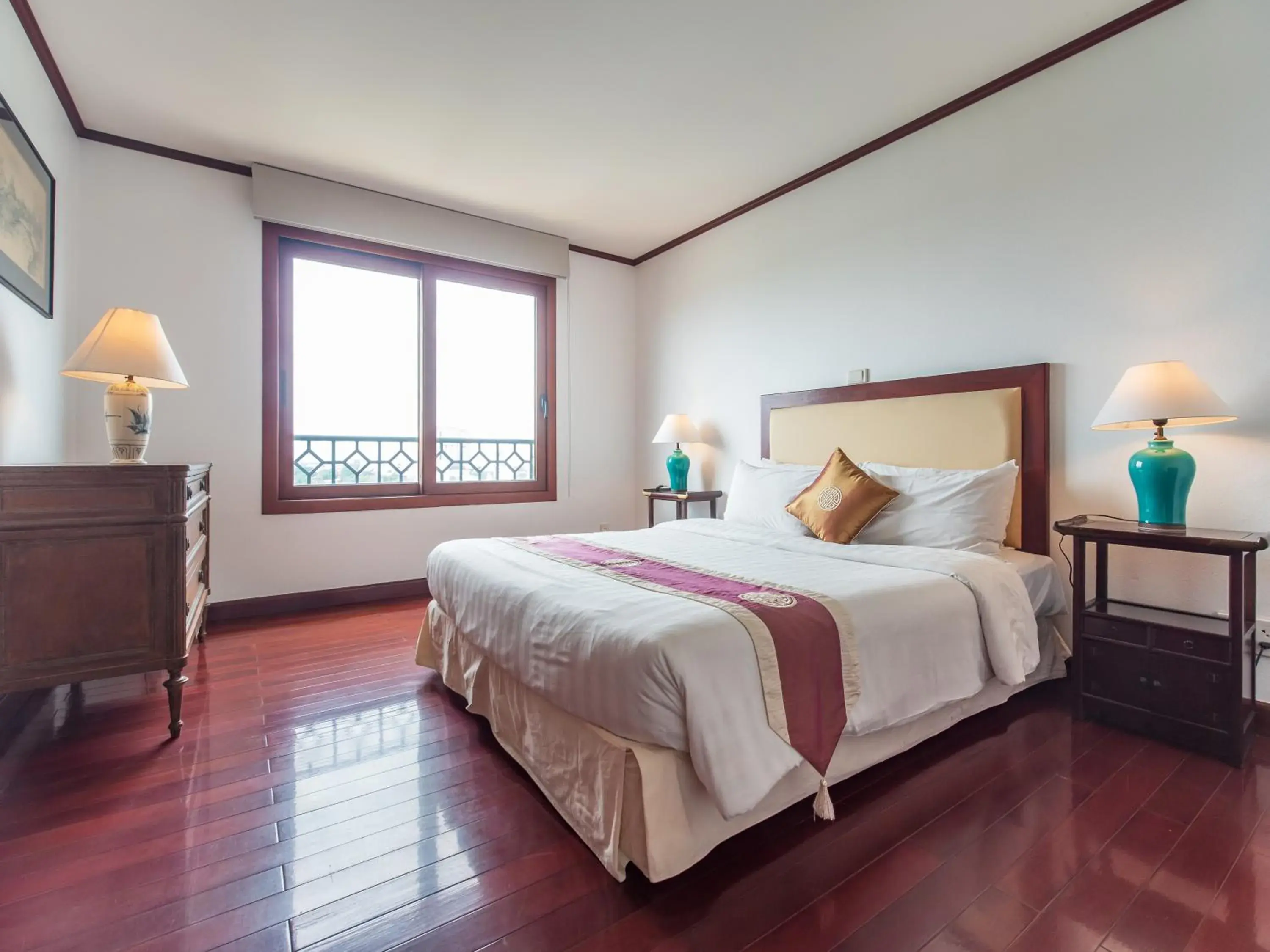 Bed in Saigon Domaine Luxury Residences