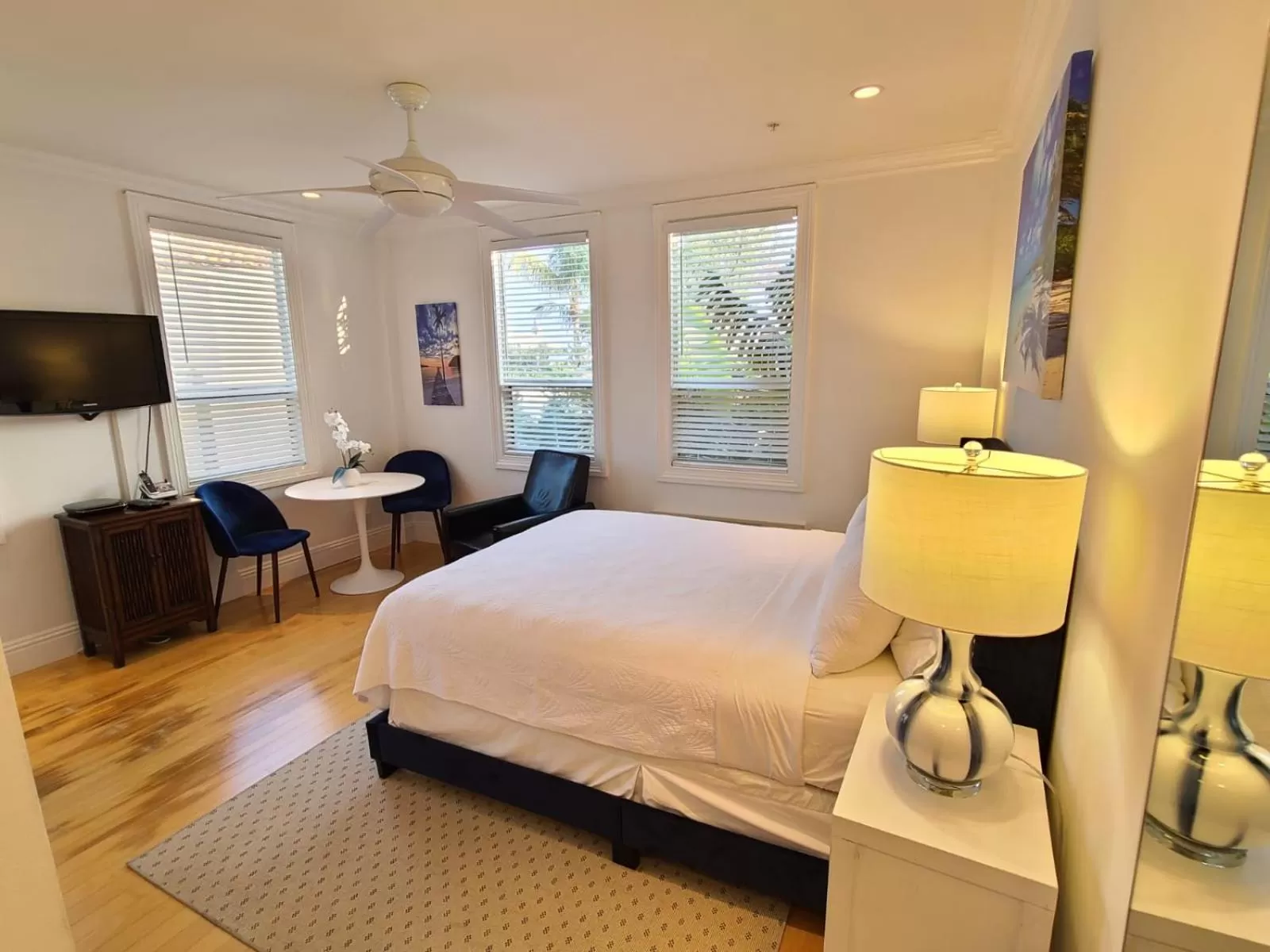 Photo of the whole room, Bed in Tropicals of Palm Beach