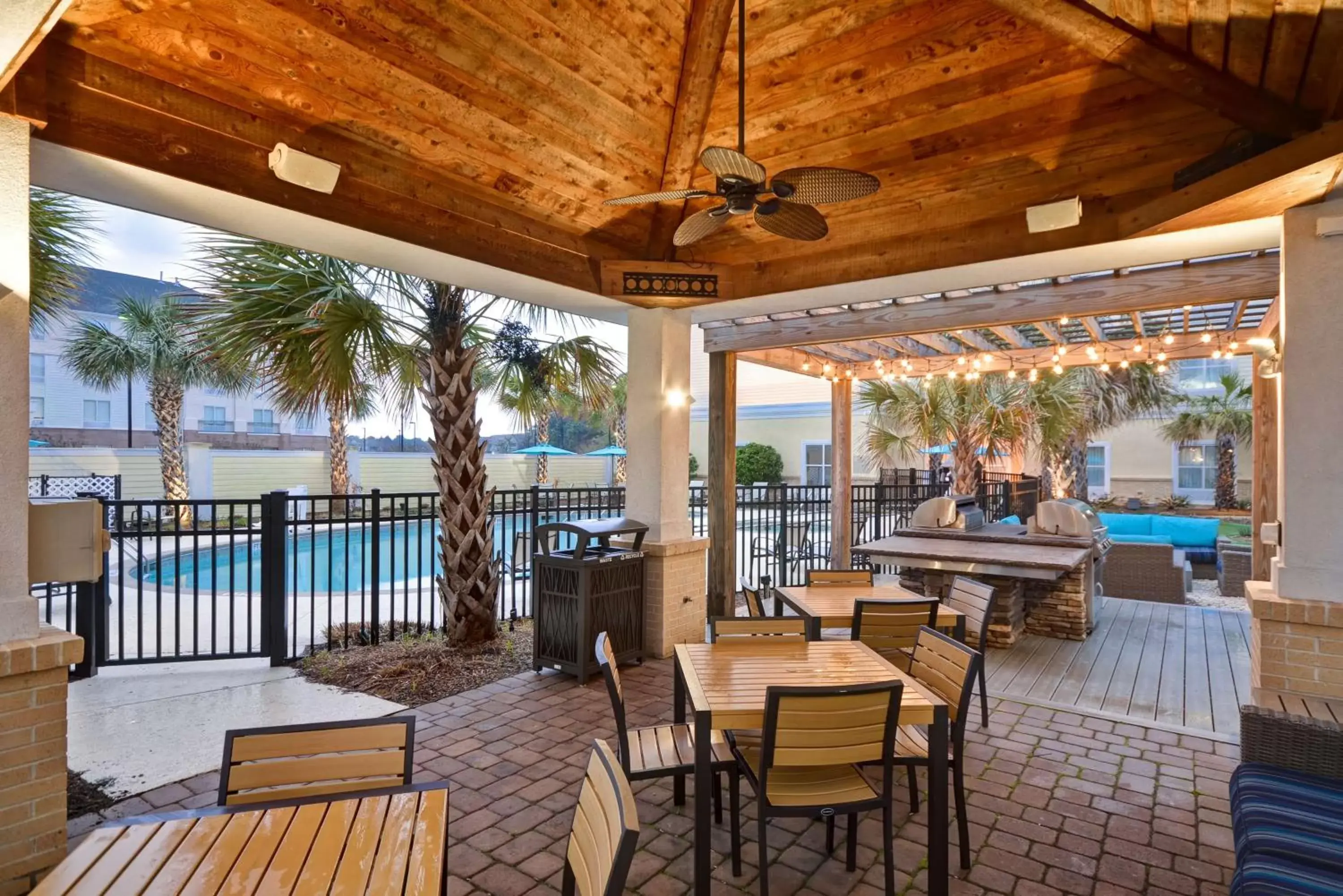 Patio, Restaurant/Places to Eat in Homewood Suites by Hilton Wilmington/Mayfaire, NC
