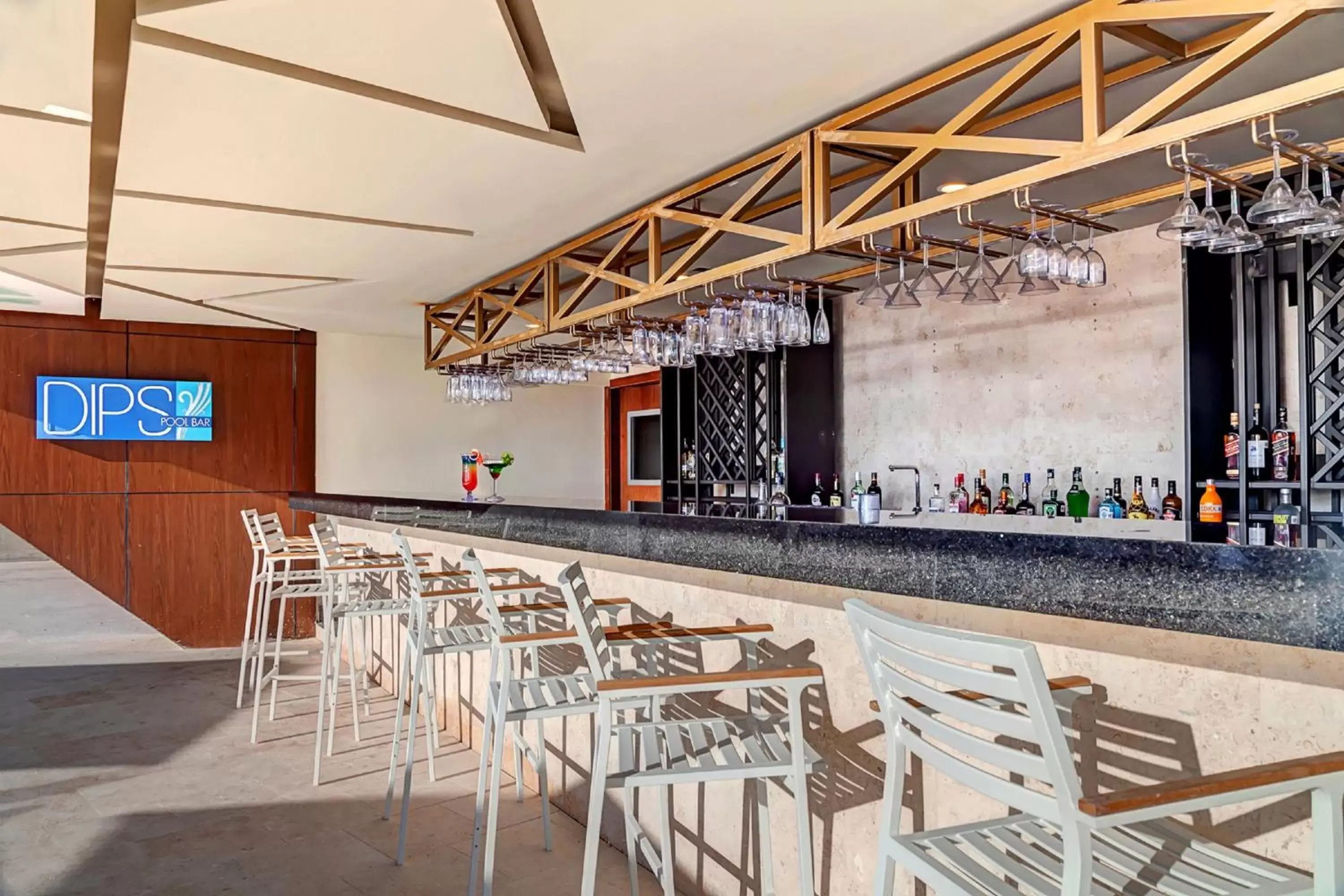 Lounge or bar, Lounge/Bar in Royalton CHIC Cancun, An Autograph Collection All-Inclusive Resort - Adults Only