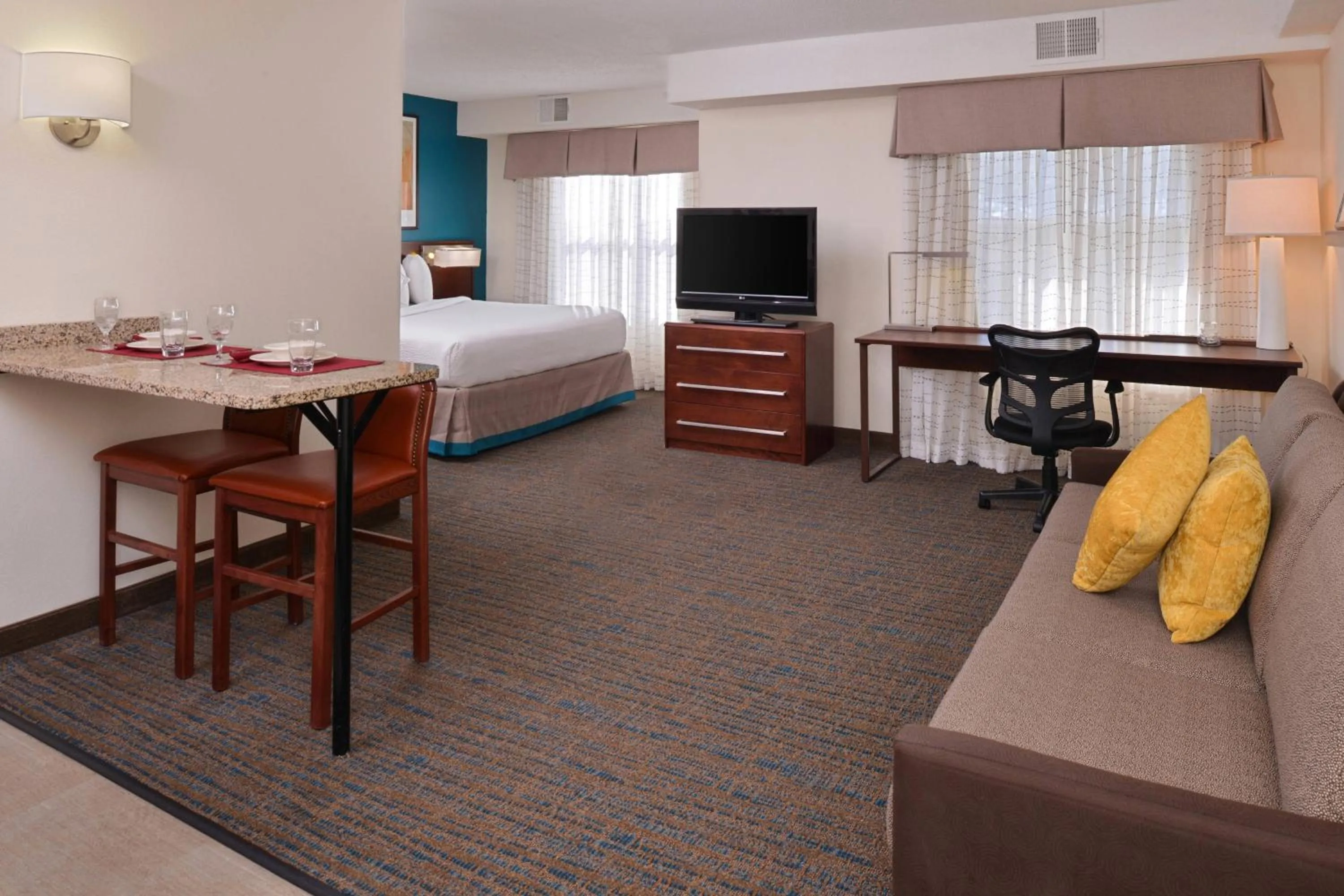 Living room, Bed in Residence Inn by Marriott Dayton Troy