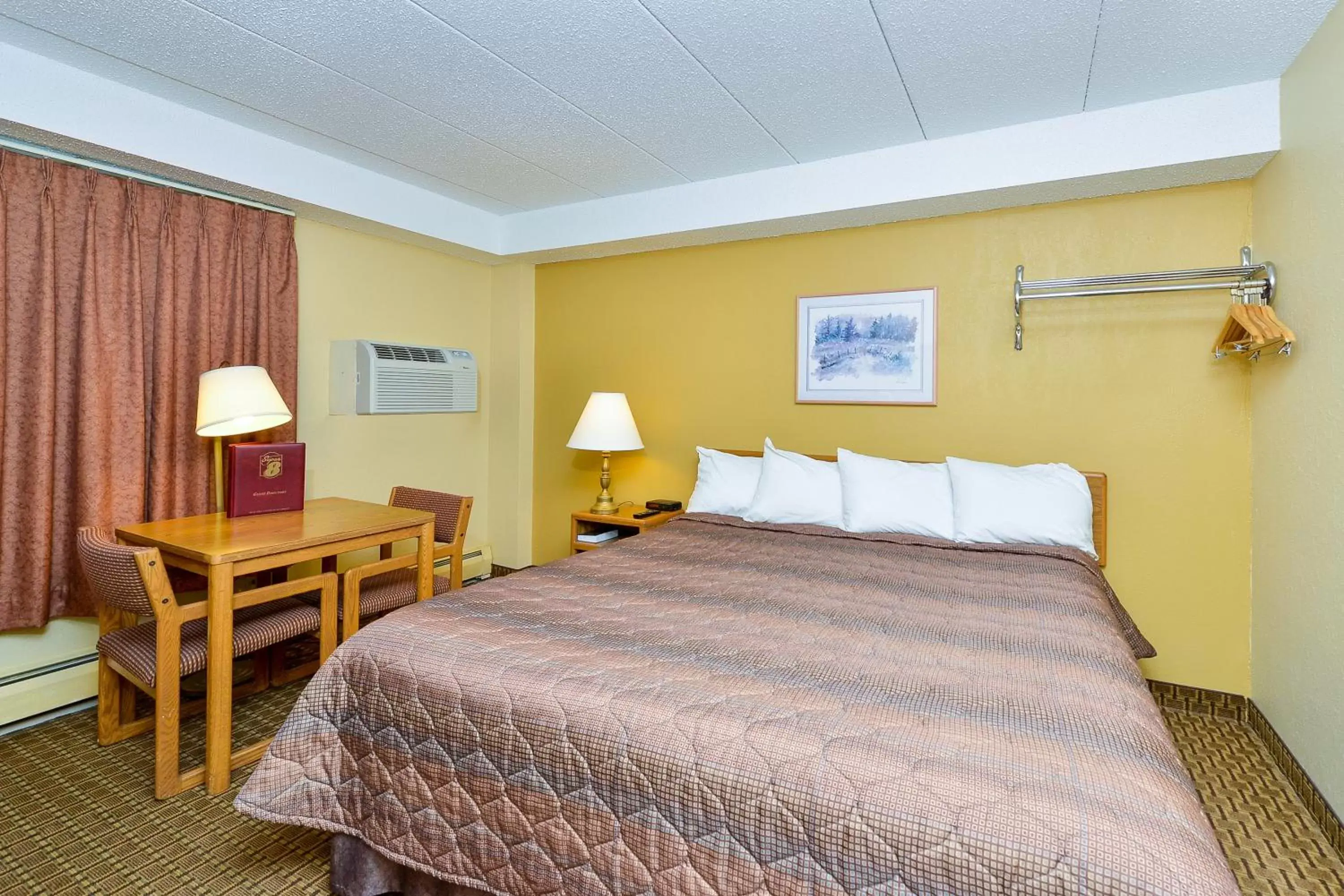 King Room - Non-Smoking in Super 8 by Wyndham Owatonna