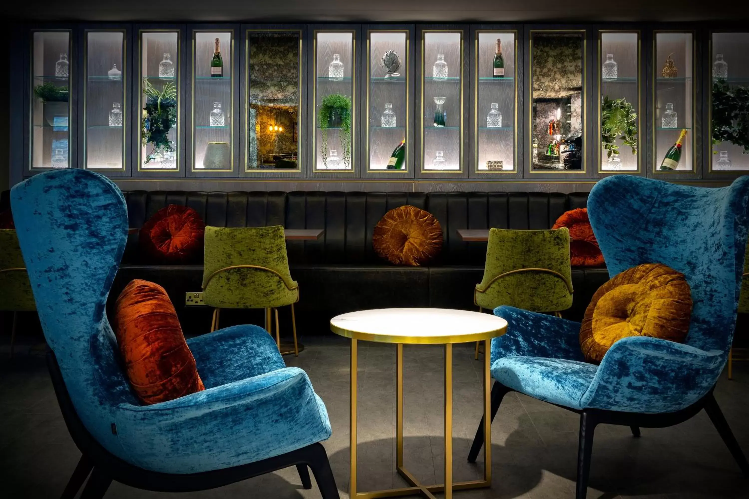Lounge or bar in Leonardo Royal Hotel London City - Tower of London