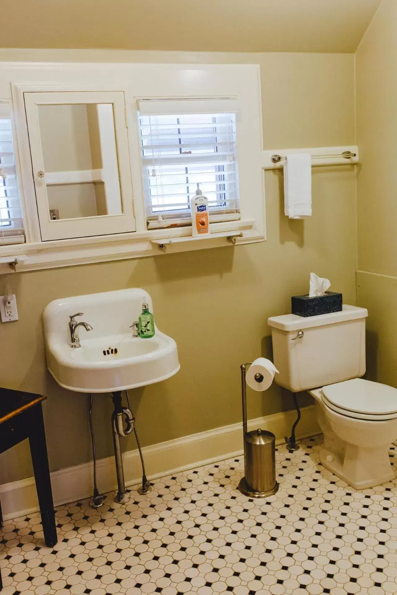 Bathroom in Leonard at Logan House