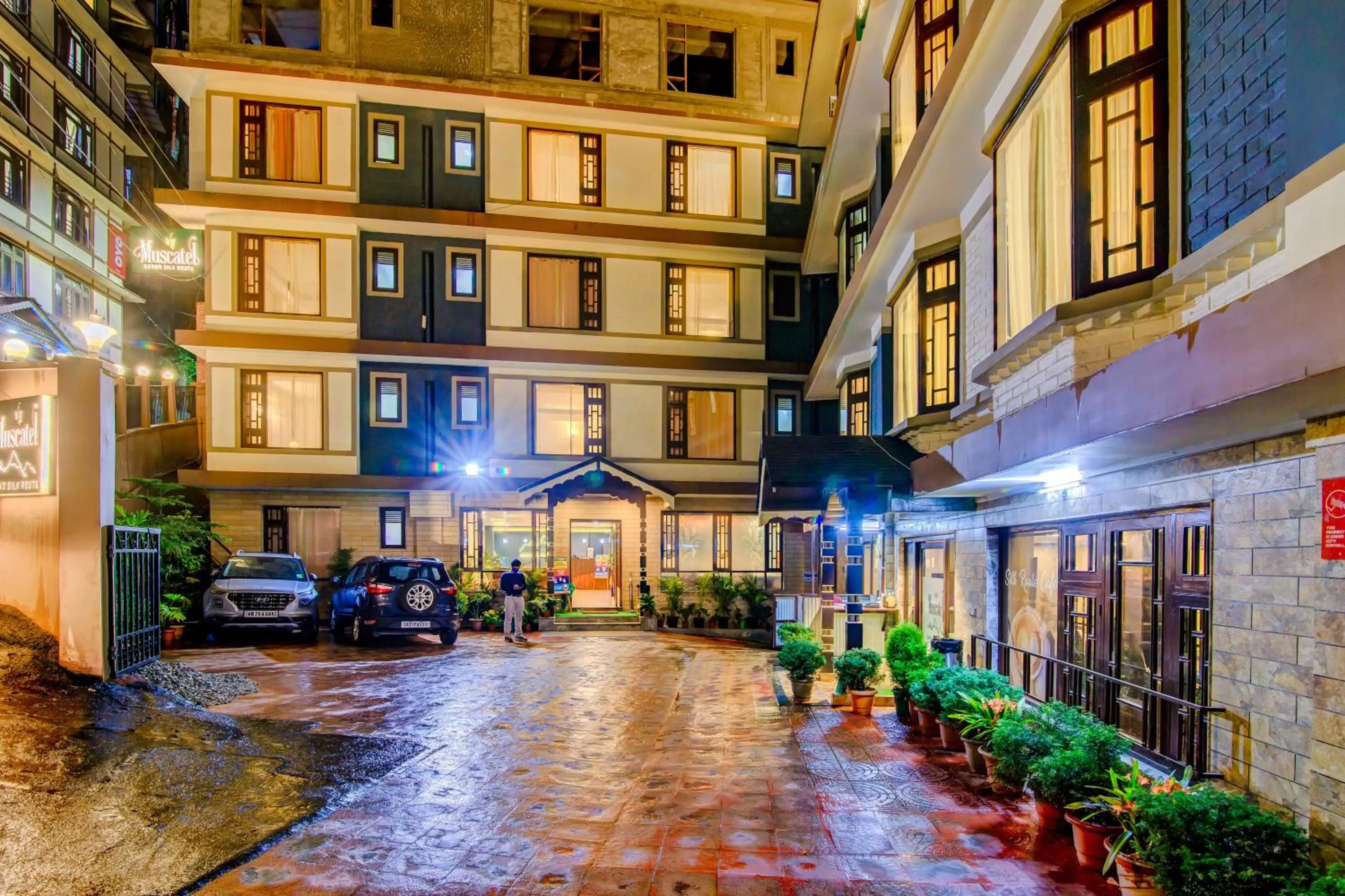 Facade/entrance in Muscatel Grand Silkroute - 300 Mts from MG Marg