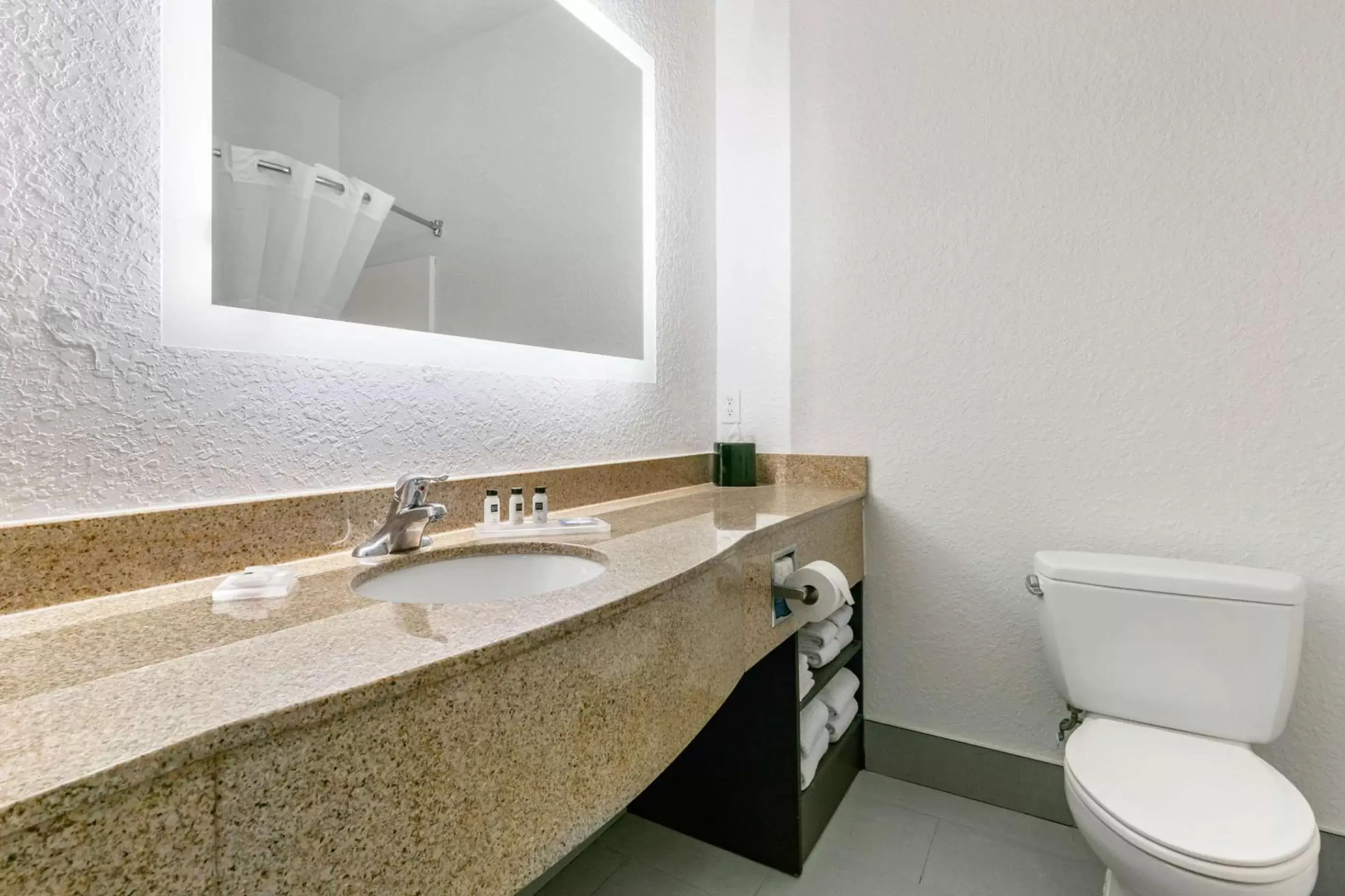 Bathroom in Clarion Pointe Columbus-Bradley Park Bathroom in Clarion Pointe Columbus-Bradley Park