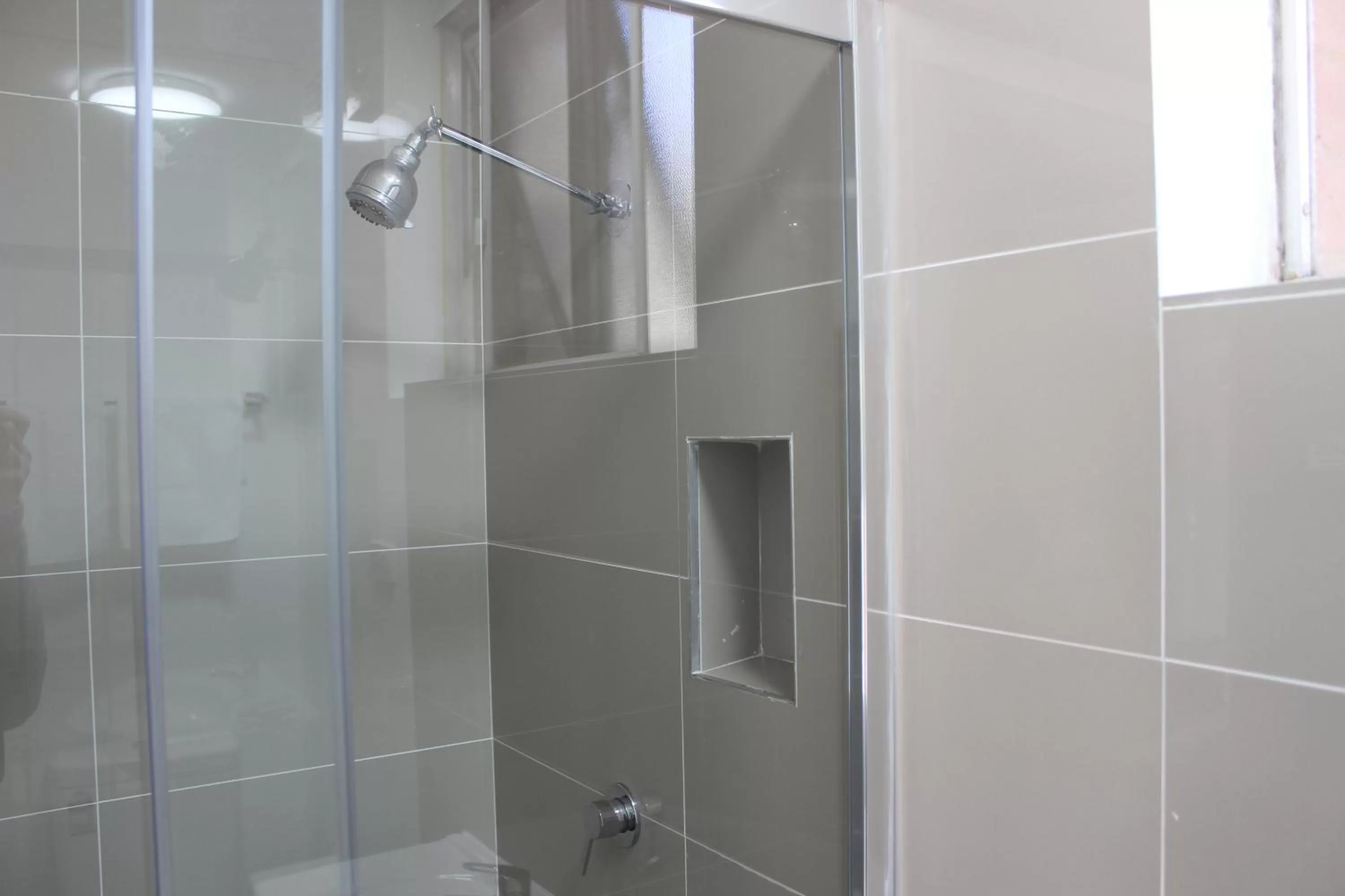 Shower in High Mountains Motor Inn