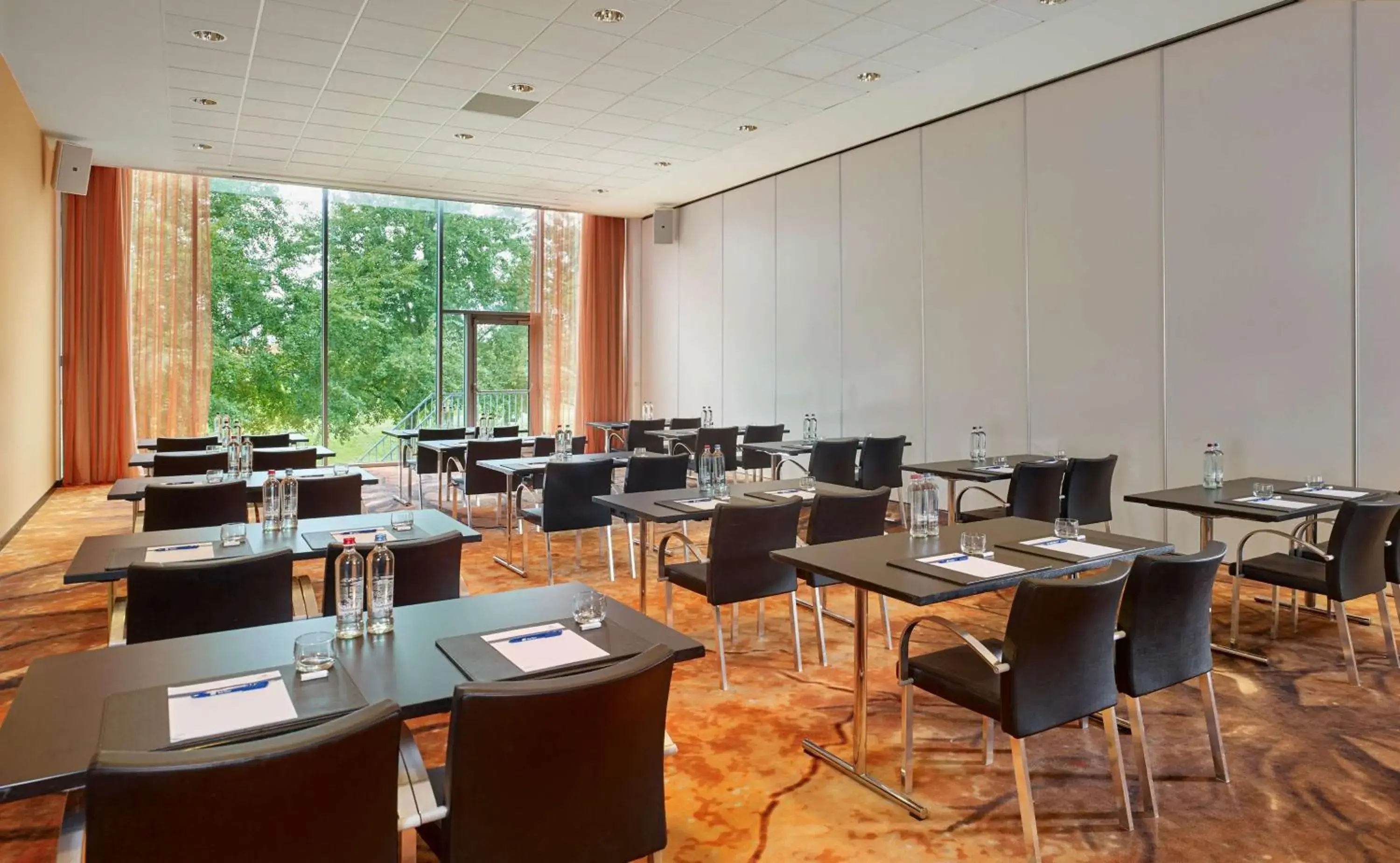 Meeting/conference room, Restaurant/Places to Eat in Park Plaza Amsterdam Airport
