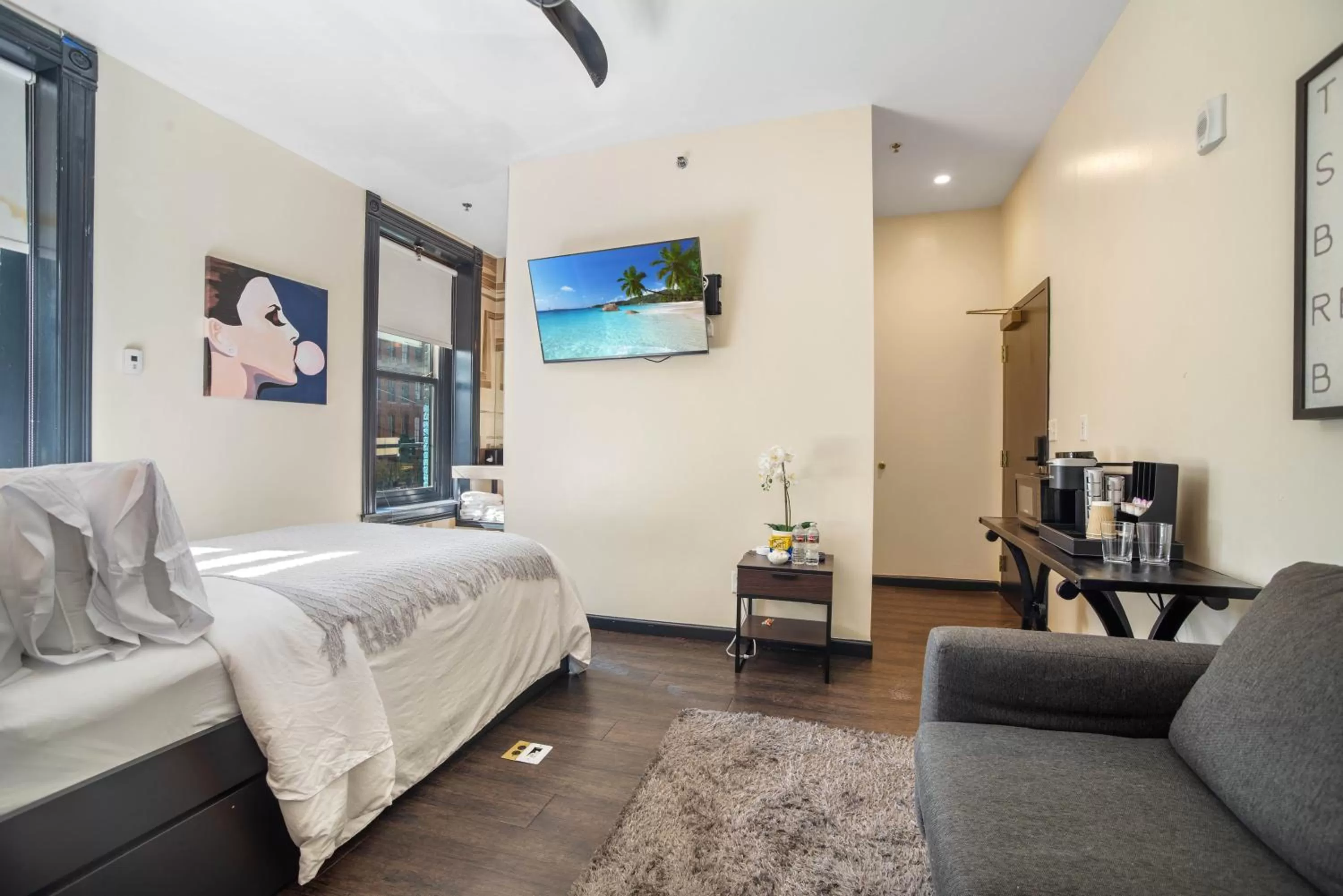 Photo of the whole room, Bed in Good Hotels Downtown Denver