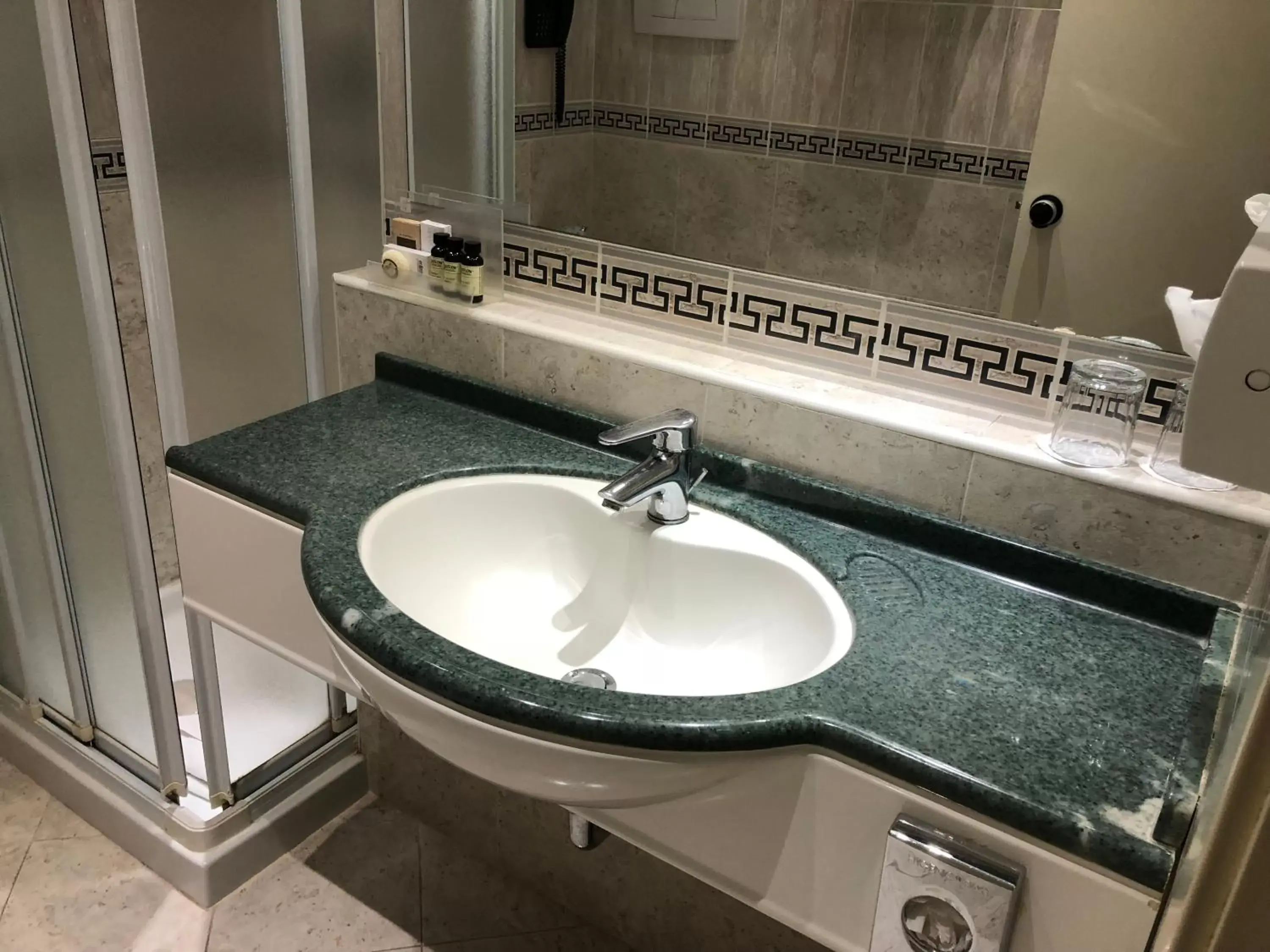 Shower, Bathroom in Hotel Imperiale Rimini & SPA