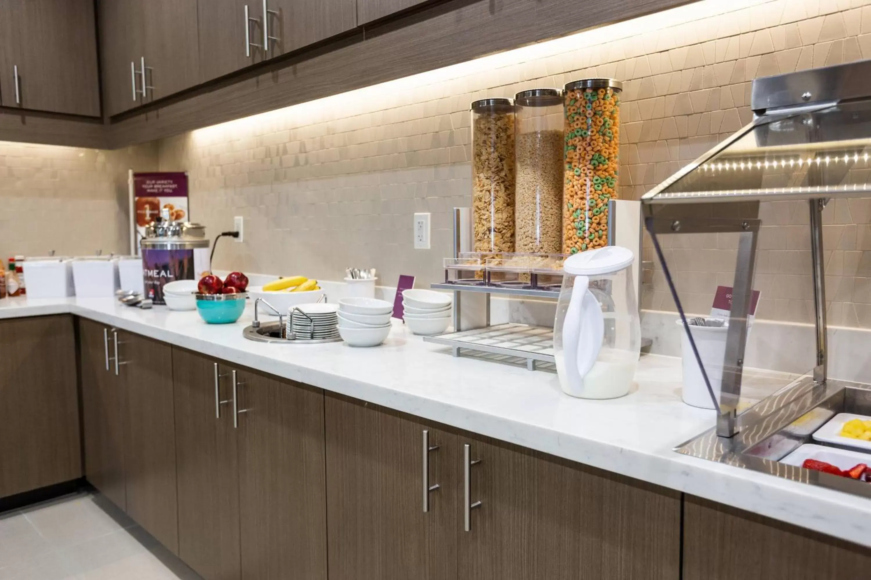 Breakfast, Kitchen/Kitchenette in Residence Inn by Marriott Oklahoma City Airport