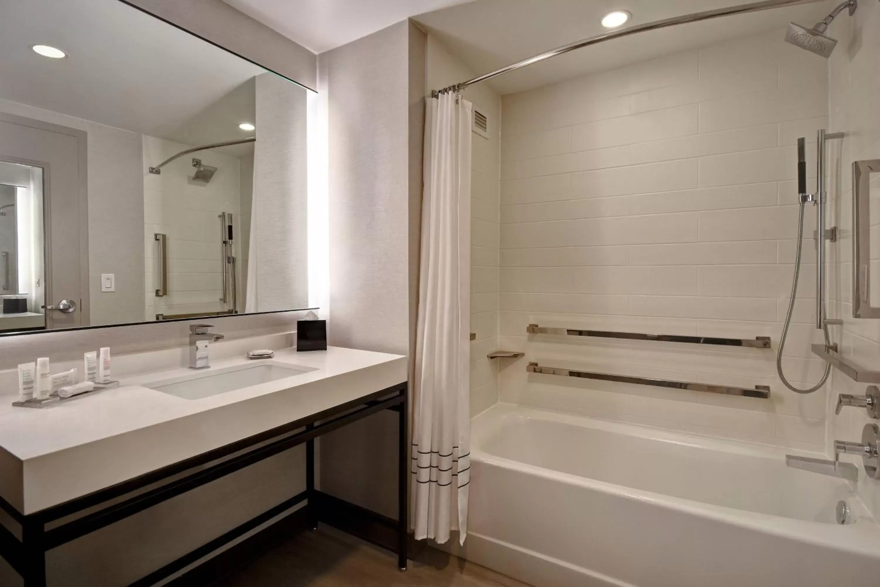 Bathroom in Dallas/Fort Worth Marriott Hotel & Golf Club at Champions Circle