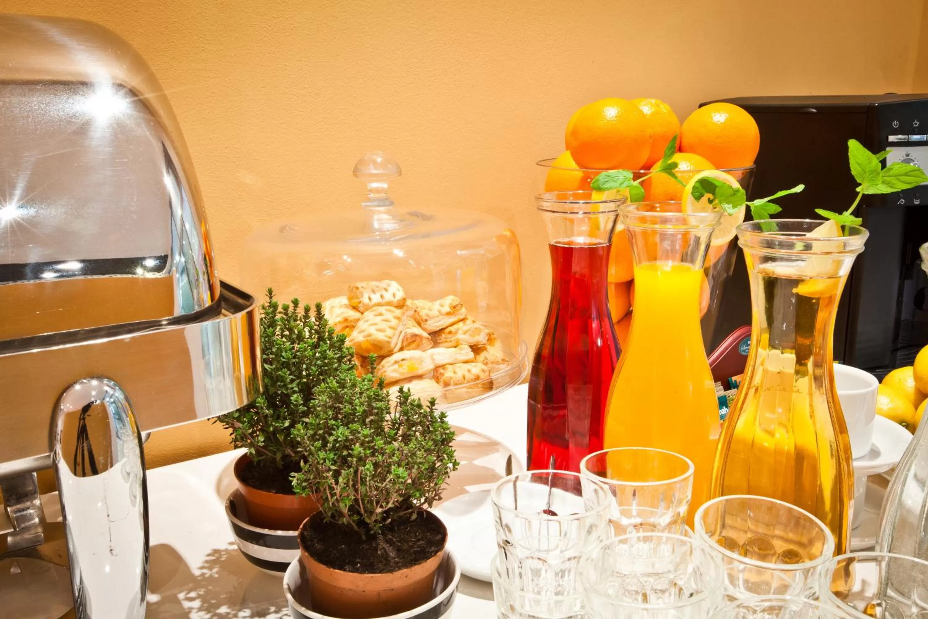 Buffet breakfast in Platinum Apartments Aparthotel