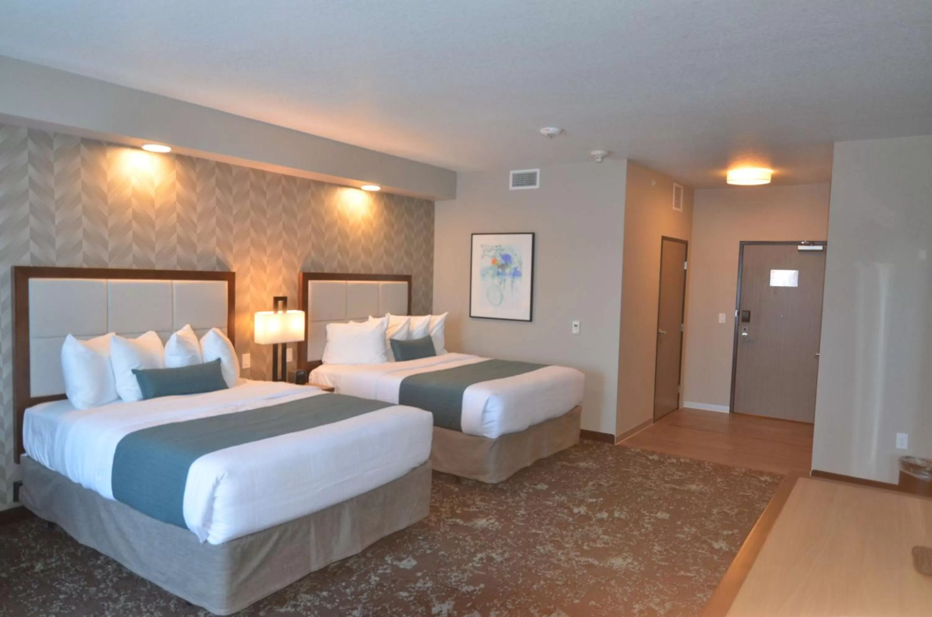 Photo of the whole room, Bed in Best Western Premier Ankeny Hotel